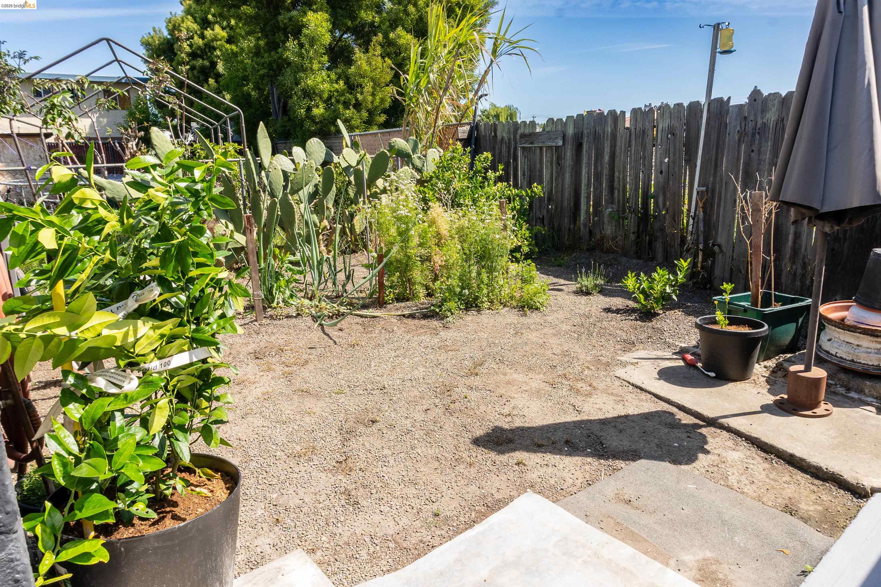 Detail Gallery Image 18 of 18 For 418 Douglas Ave, Oakland,  CA 94603 - 2 Beds | 1 Baths