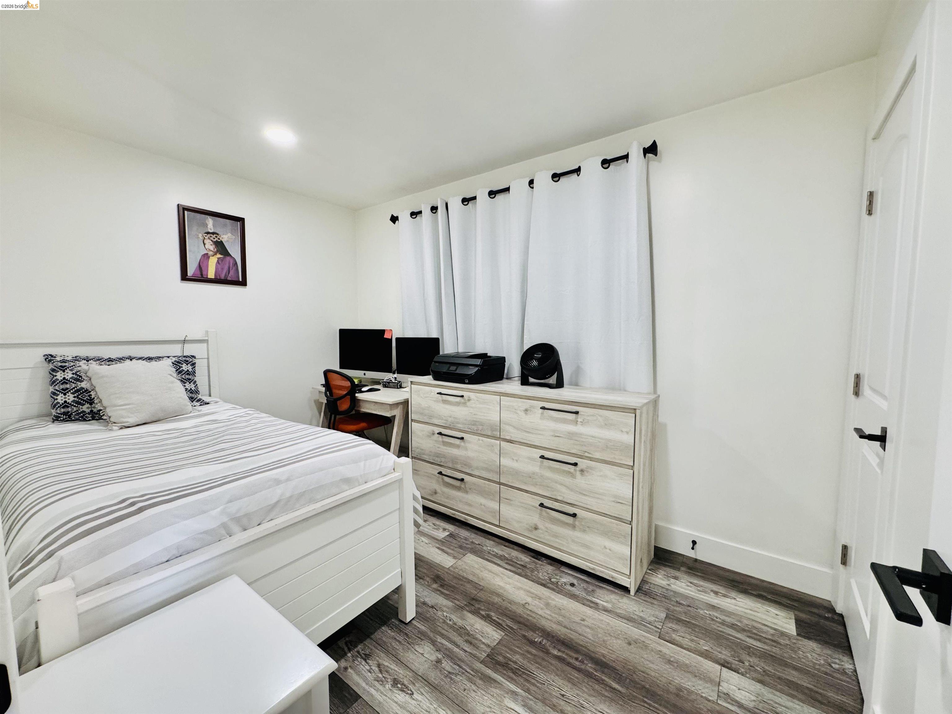 Detail Gallery Image 9 of 18 For 418 Douglas Ave, Oakland,  CA 94603 - 2 Beds | 1 Baths