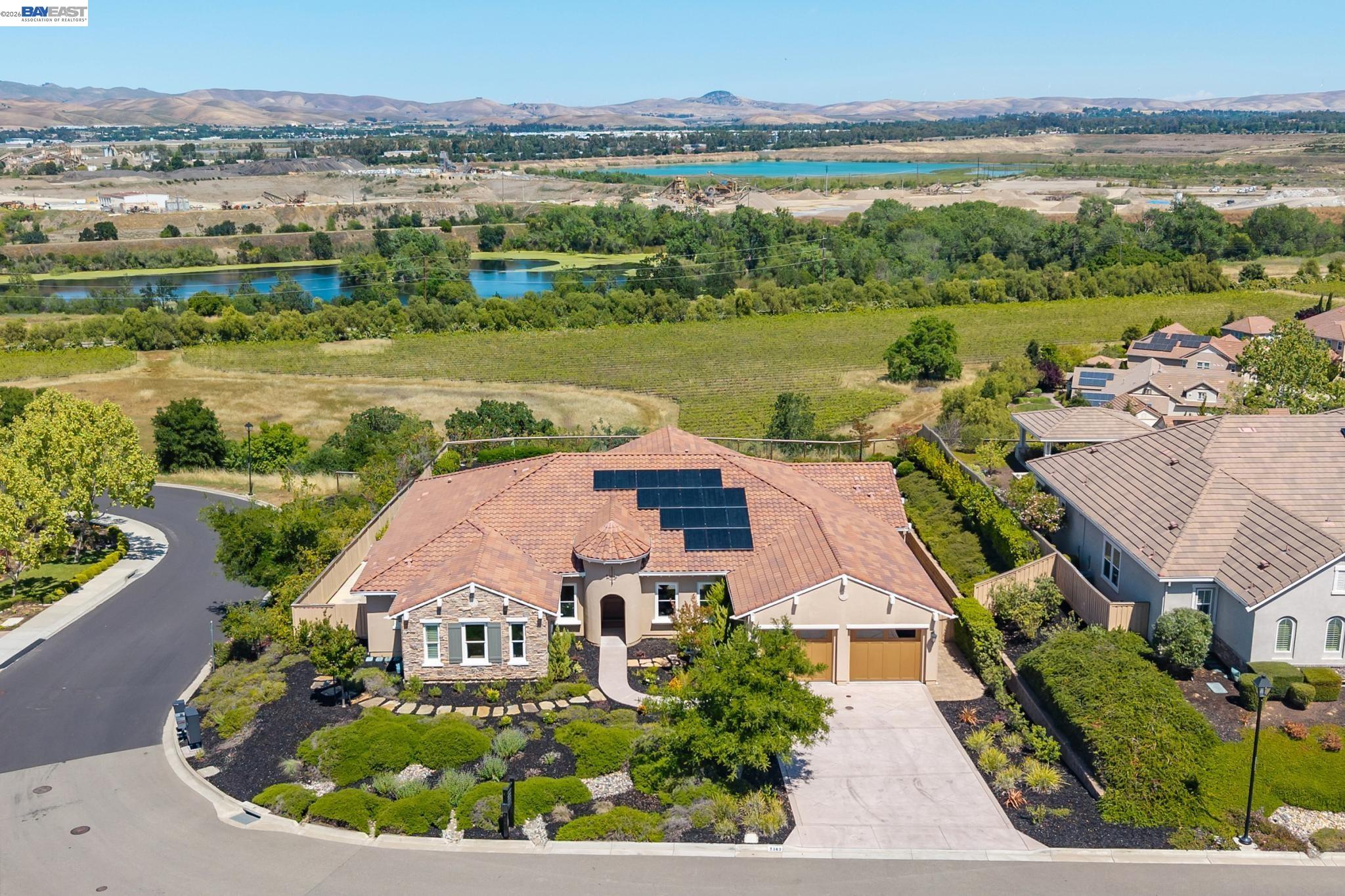 Detail Gallery Image 2 of 60 For 2383 Silver Oaks Ln, Pleasanton,  CA 94566 - 4 Beds | 4/1 Baths