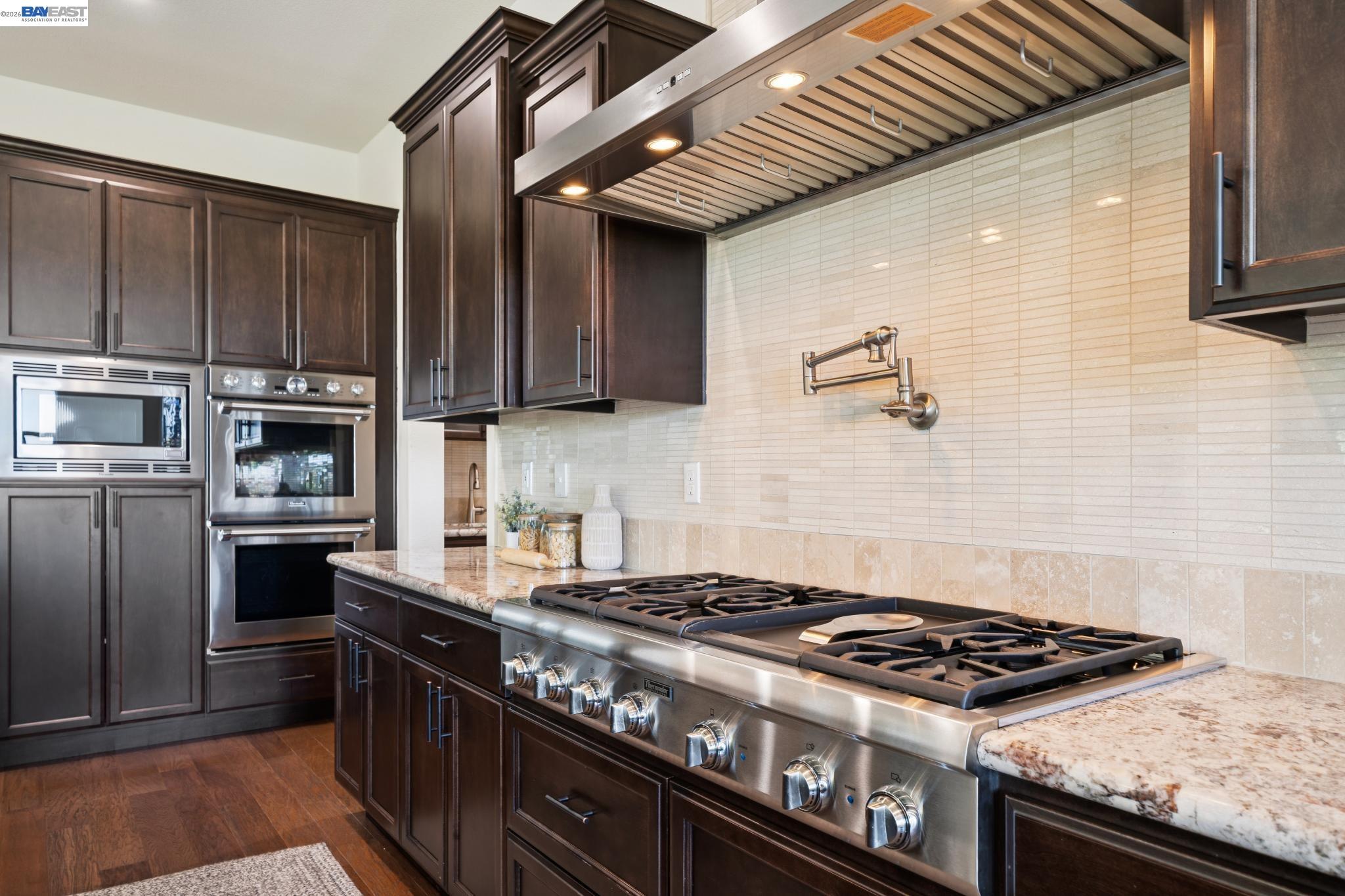 Detail Gallery Image 12 of 60 For 2383 Silver Oaks Ln, Pleasanton,  CA 94566 - 4 Beds | 4/1 Baths