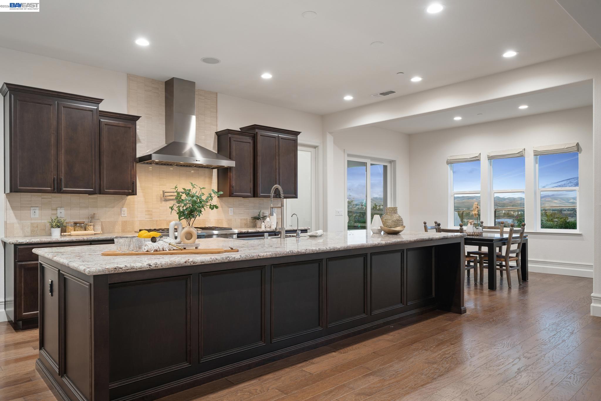 Detail Gallery Image 13 of 60 For 2383 Silver Oaks Ln, Pleasanton,  CA 94566 - 4 Beds | 4/1 Baths