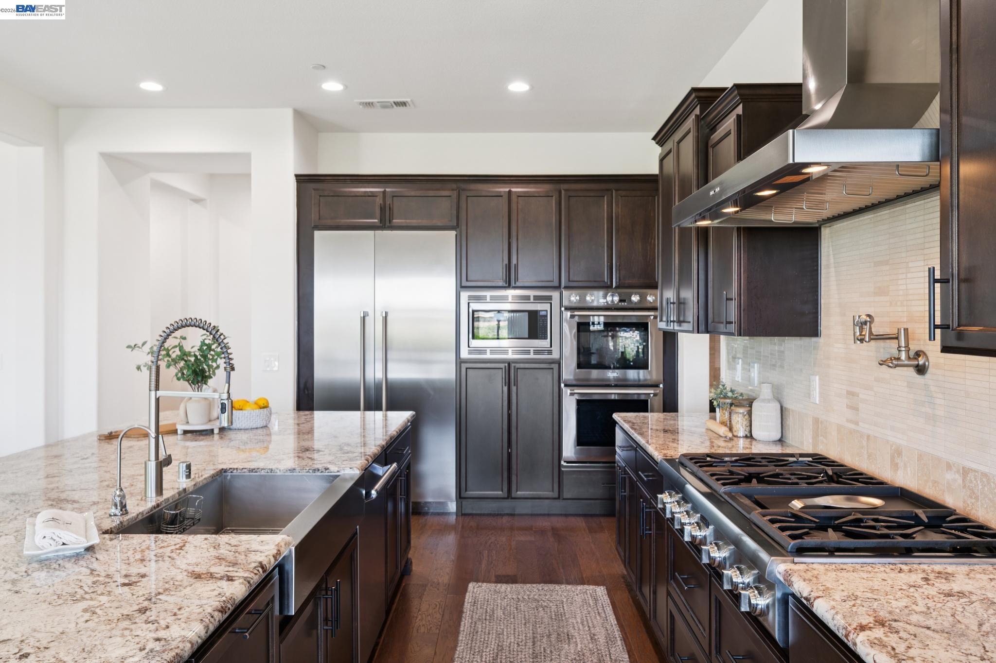 Detail Gallery Image 14 of 60 For 2383 Silver Oaks Ln, Pleasanton,  CA 94566 - 4 Beds | 4/1 Baths