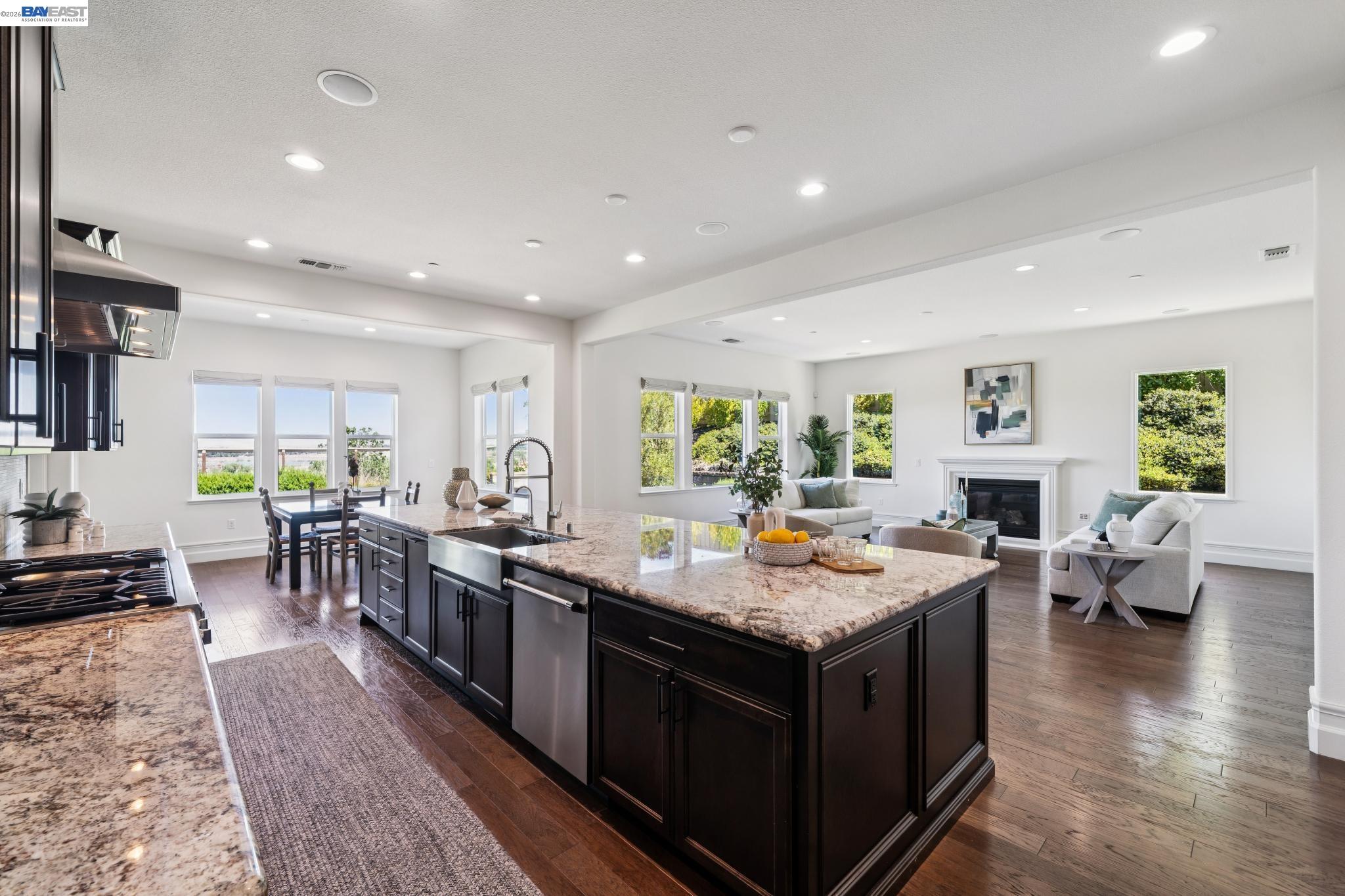 Detail Gallery Image 19 of 60 For 2383 Silver Oaks Ln, Pleasanton,  CA 94566 - 4 Beds | 4/1 Baths