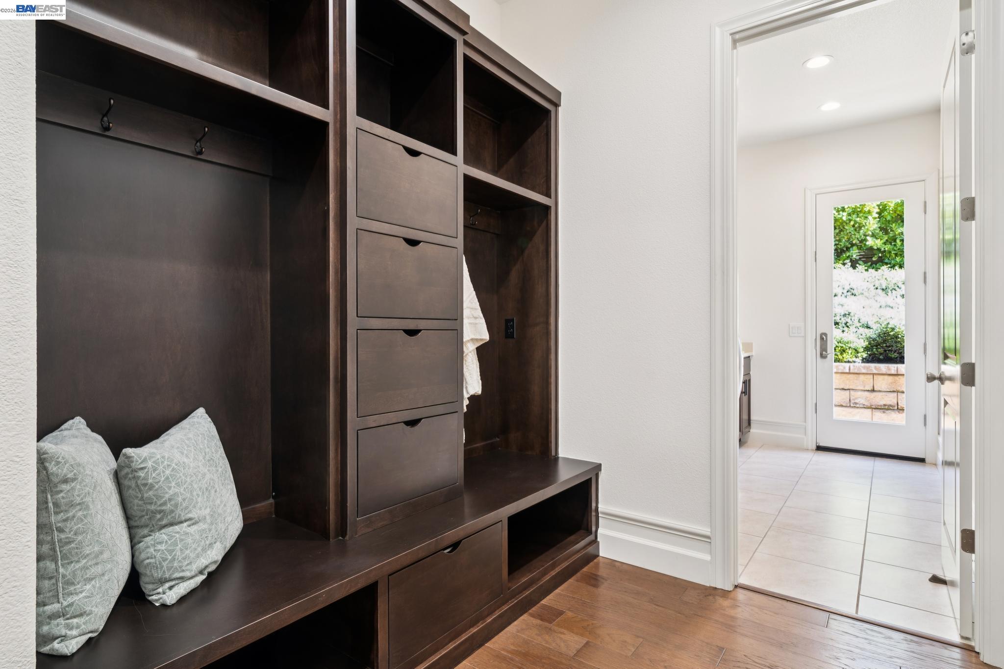 Detail Gallery Image 41 of 60 For 2383 Silver Oaks Ln, Pleasanton,  CA 94566 - 4 Beds | 4/1 Baths