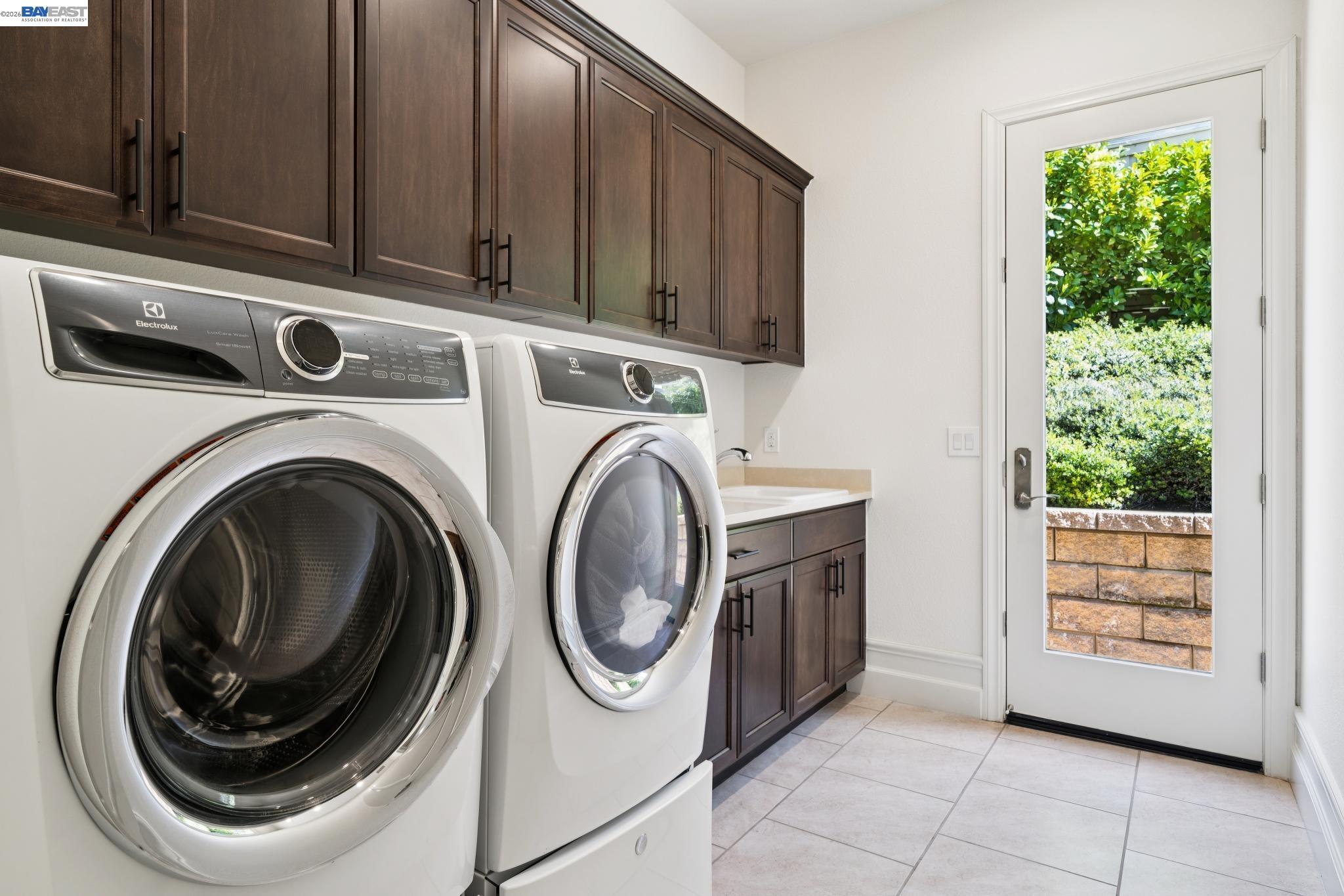 Detail Gallery Image 42 of 60 For 2383 Silver Oaks Ln, Pleasanton,  CA 94566 - 4 Beds | 4/1 Baths