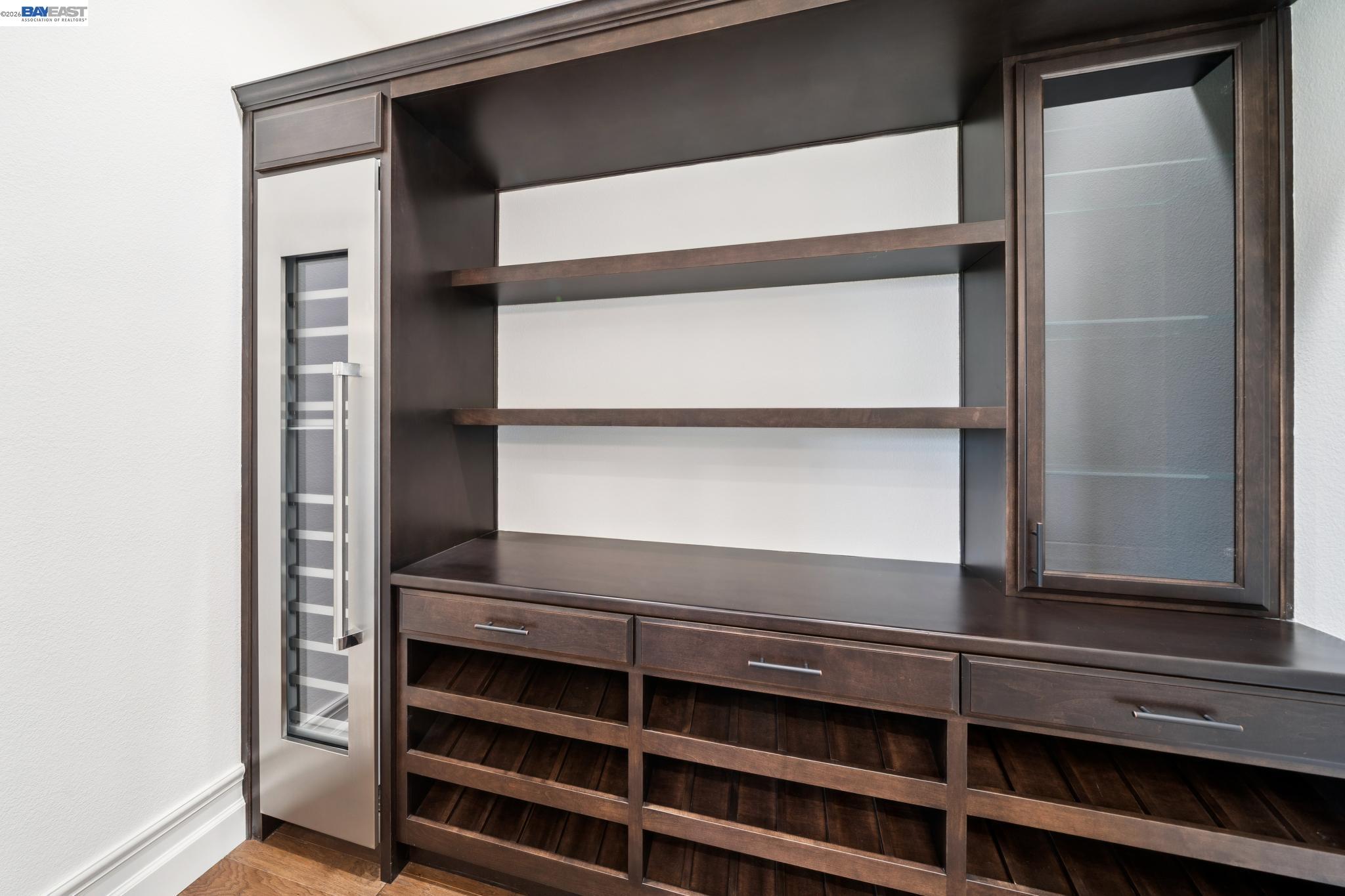 Detail Gallery Image 8 of 60 For 2383 Silver Oaks Ln, Pleasanton,  CA 94566 - 4 Beds | 4/1 Baths