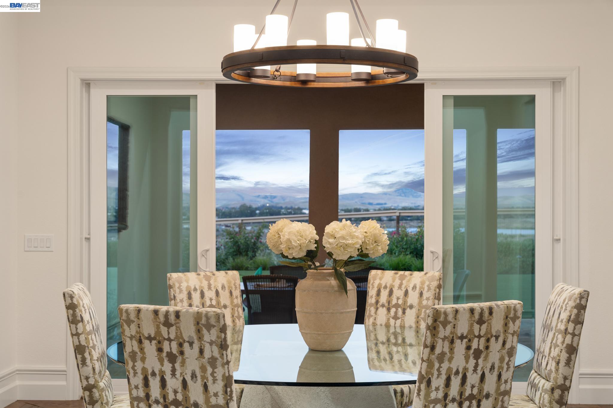 Detail Gallery Image 10 of 60 For 2383 Silver Oaks Ln, Pleasanton,  CA 94566 - 4 Beds | 4/1 Baths