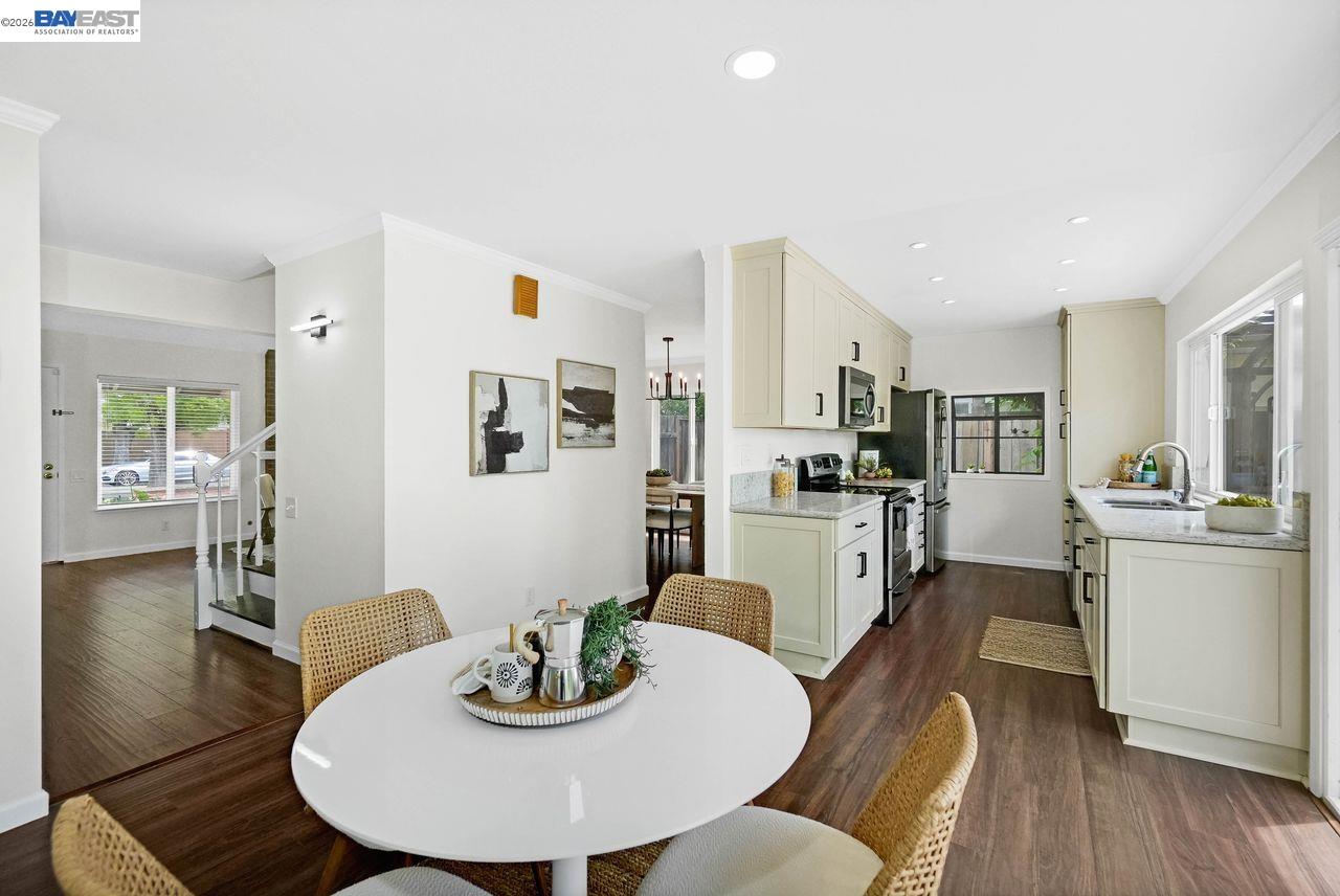 Detail Gallery Image 14 of 51 For 8135 Merion Dr, Newark,  CA 94560 - 4 Beds | 2/1 Baths