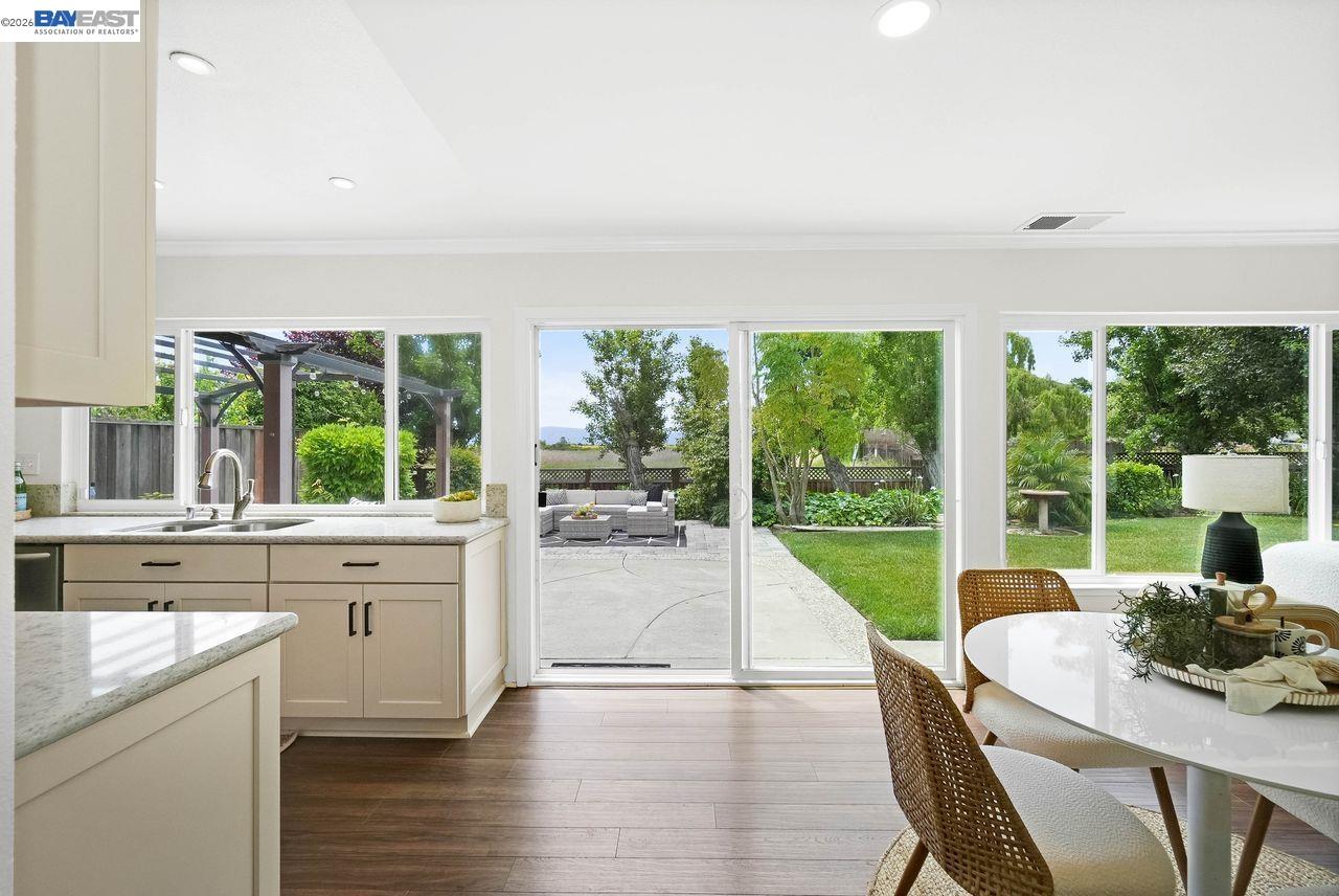 Detail Gallery Image 17 of 51 For 8135 Merion Dr, Newark,  CA 94560 - 4 Beds | 2/1 Baths