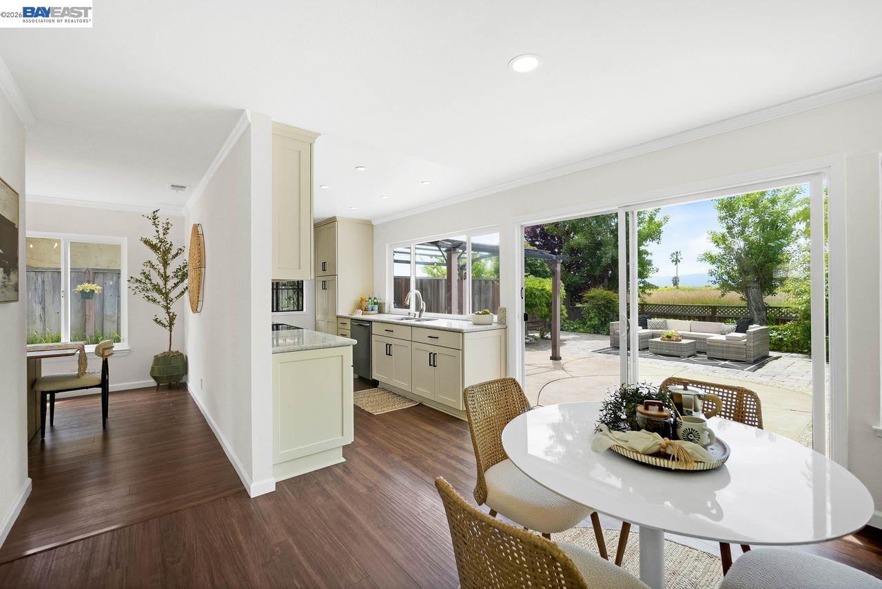 Detail Gallery Image 19 of 51 For 8135 Merion Dr, Newark,  CA 94560 - 4 Beds | 2/1 Baths