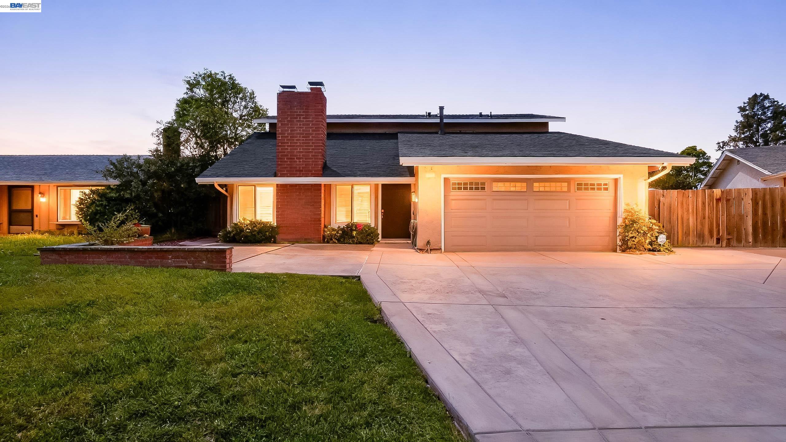 Detail Gallery Image 3 of 51 For 8135 Merion Dr, Newark,  CA 94560 - 4 Beds | 2/1 Baths