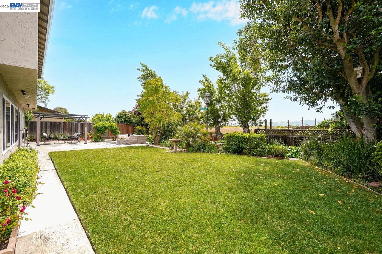 Detail Gallery Image 46 of 51 For 8135 Merion Dr, Newark,  CA 94560 - 4 Beds | 2/1 Baths