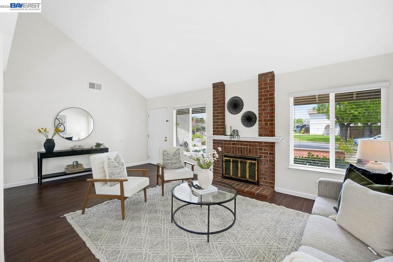 Detail Gallery Image 8 of 51 For 8135 Merion Dr, Newark,  CA 94560 - 4 Beds | 2/1 Baths