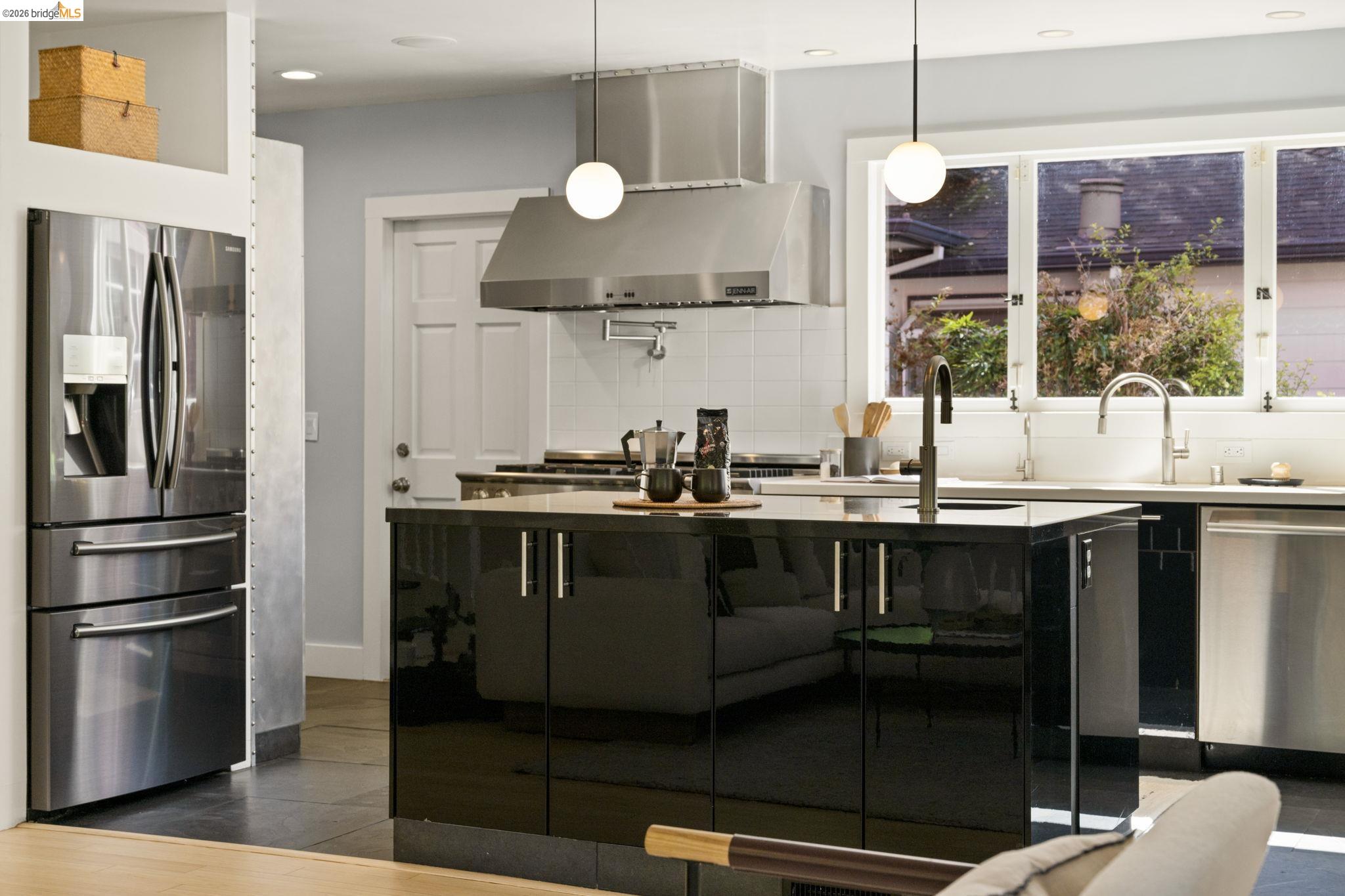 683 Mandana Blvd., Oakland, CA, 94610