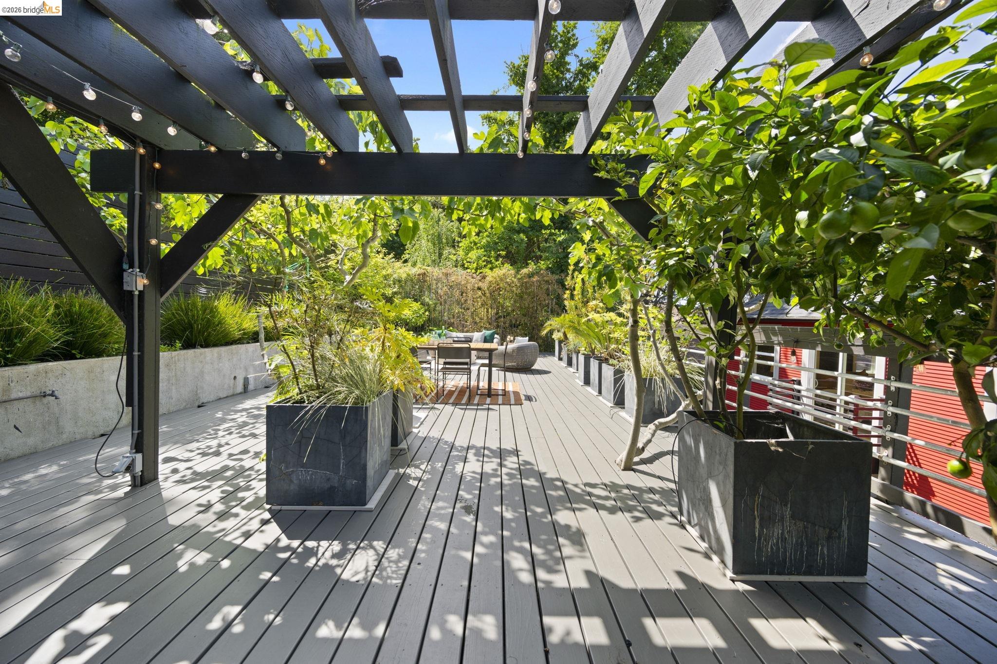 683 Mandana Blvd., Oakland, CA, 94610