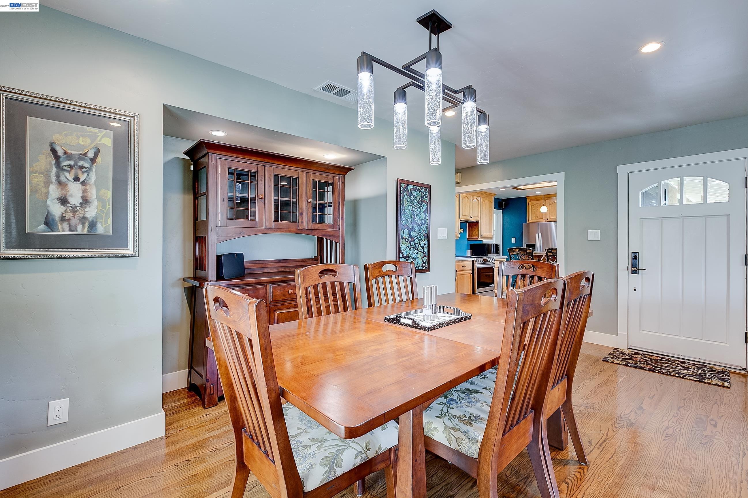 Detail Gallery Image 12 of 51 For 1428 Abbey Ave, San Leandro,  CA 94579 - 3 Beds | 2/1 Baths