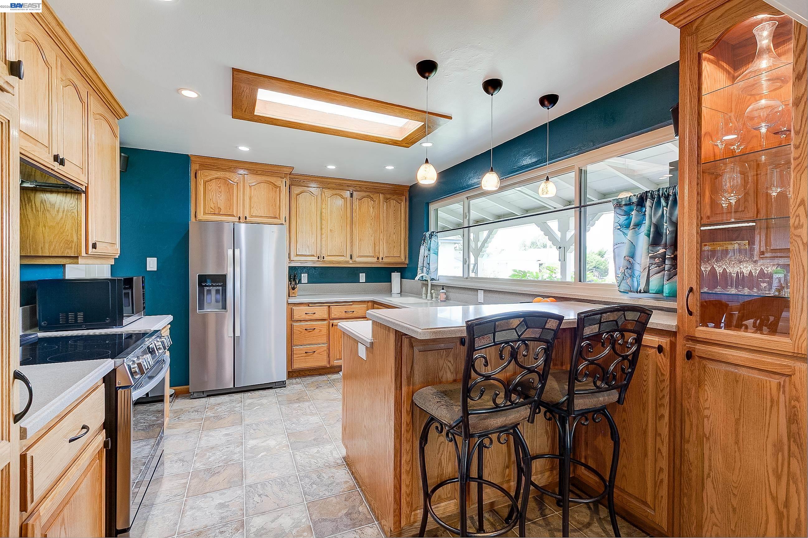 Detail Gallery Image 14 of 51 For 1428 Abbey Ave, San Leandro,  CA 94579 - 3 Beds | 2/1 Baths