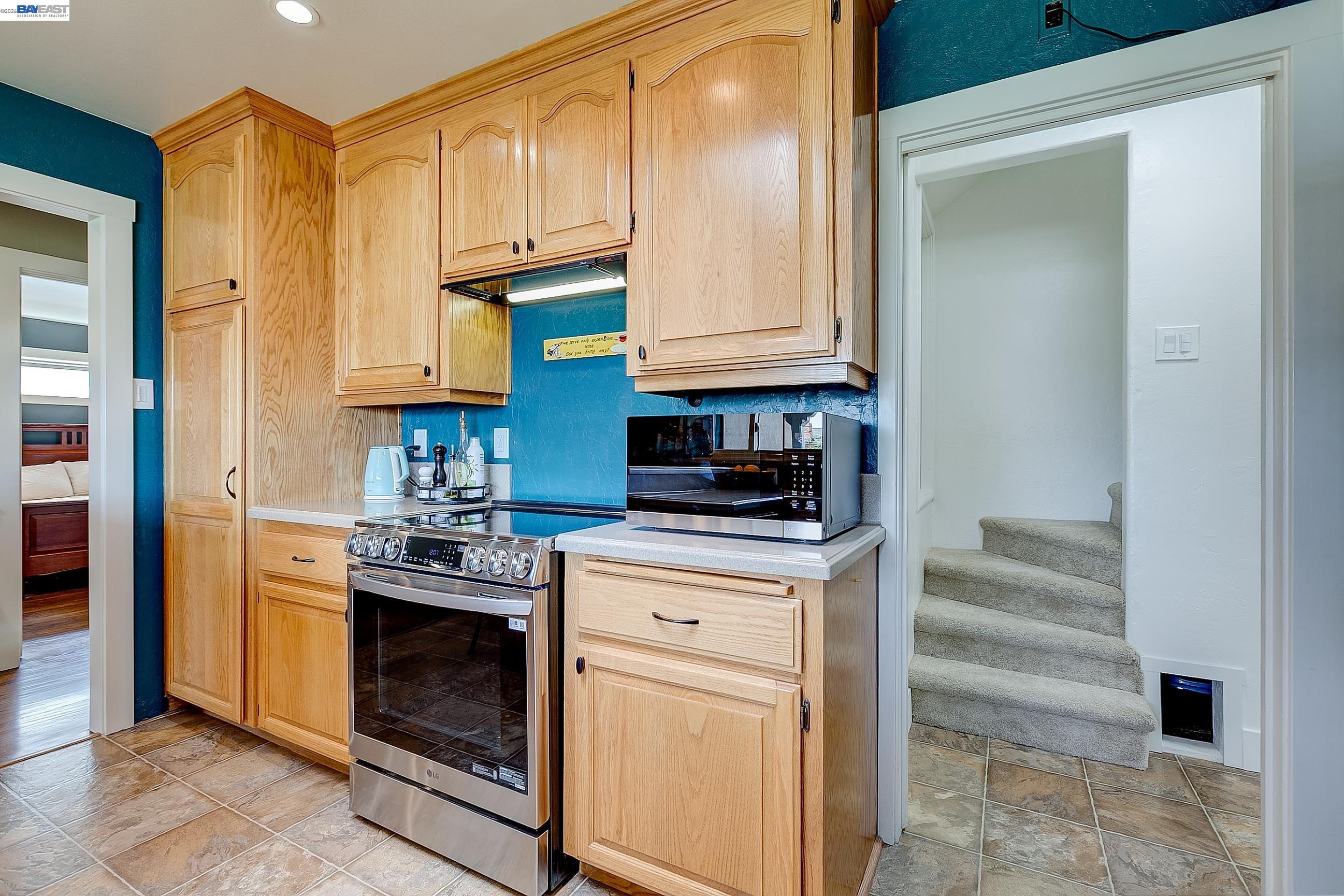 Detail Gallery Image 16 of 51 For 1428 Abbey Ave, San Leandro,  CA 94579 - 3 Beds | 2/1 Baths