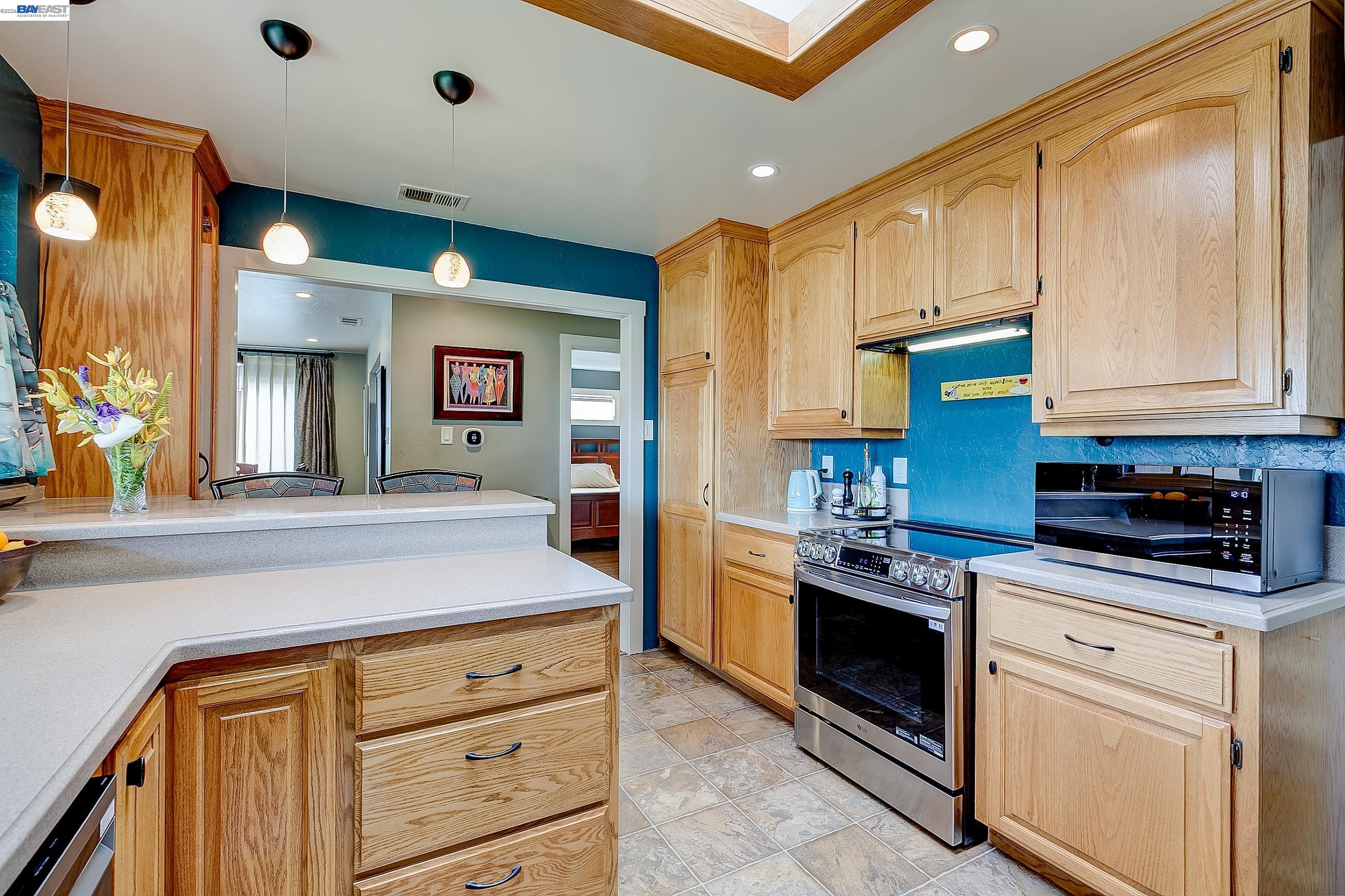 Detail Gallery Image 18 of 51 For 1428 Abbey Ave, San Leandro,  CA 94579 - 3 Beds | 2/1 Baths