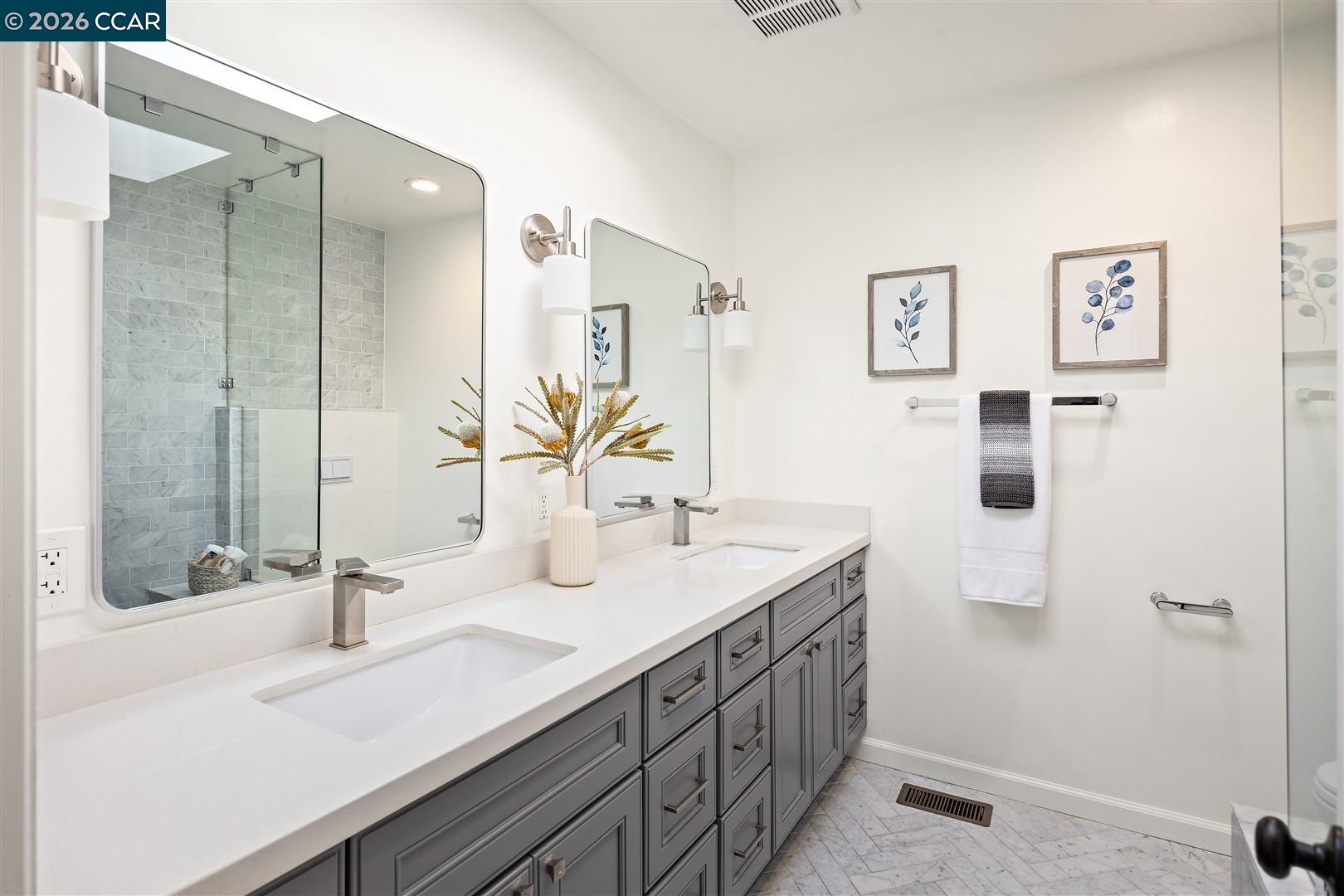Detail Gallery Image 20 of 43 For 6555 Saroni Dr, Oakland,  CA 94611 - 3 Beds | 2 Baths