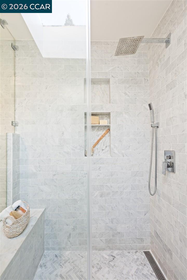 Detail Gallery Image 21 of 43 For 6555 Saroni Dr, Oakland,  CA 94611 - 3 Beds | 2 Baths