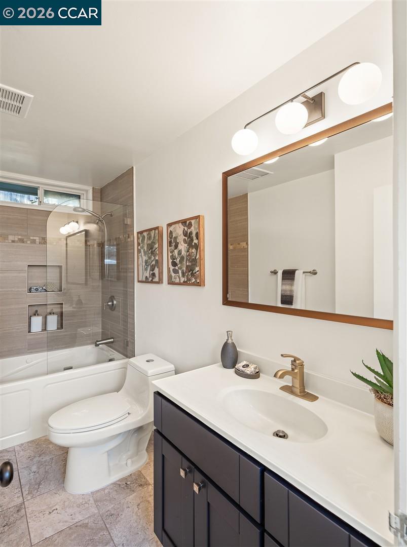 Detail Gallery Image 25 of 43 For 6555 Saroni Dr, Oakland,  CA 94611 - 3 Beds | 2 Baths