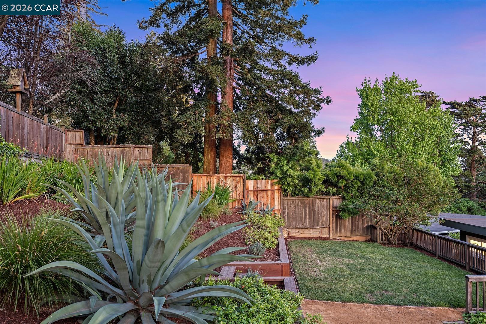 Detail Gallery Image 29 of 43 For 6555 Saroni Dr, Oakland,  CA 94611 - 3 Beds | 2 Baths