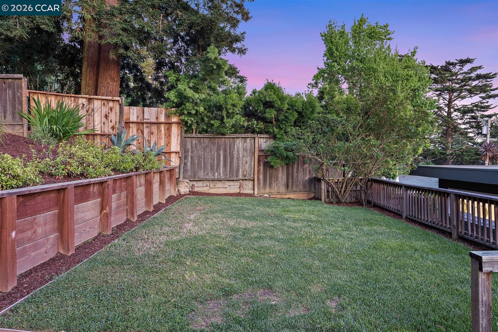 Detail Gallery Image 32 of 43 For 6555 Saroni Dr, Oakland,  CA 94611 - 3 Beds | 2 Baths