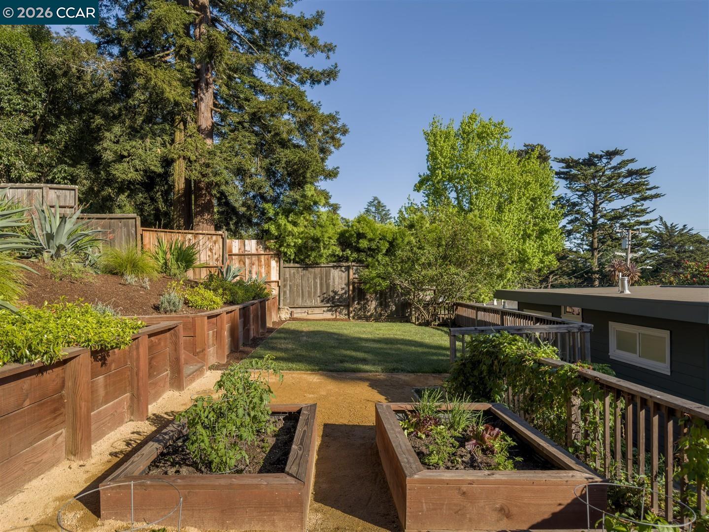 Detail Gallery Image 34 of 43 For 6555 Saroni Dr, Oakland,  CA 94611 - 3 Beds | 2 Baths