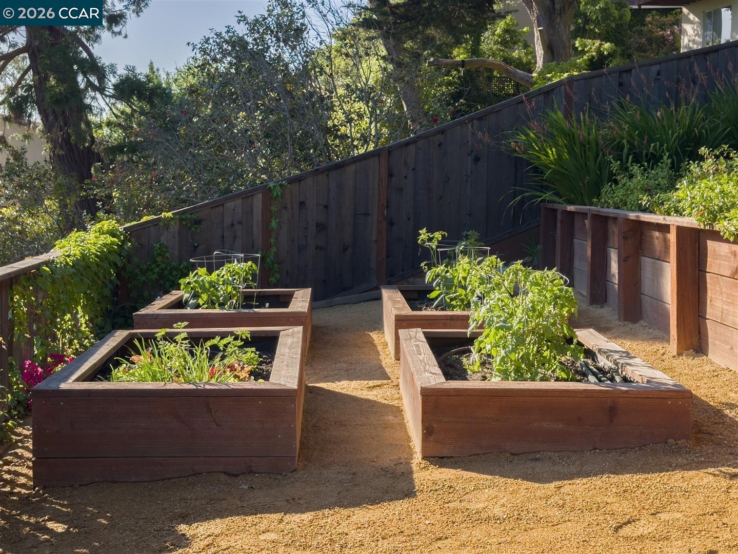 Detail Gallery Image 35 of 43 For 6555 Saroni Dr, Oakland,  CA 94611 - 3 Beds | 2 Baths