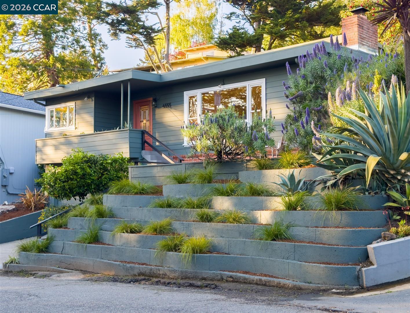 Detail Gallery Image 39 of 43 For 6555 Saroni Dr, Oakland,  CA 94611 - 3 Beds | 2 Baths