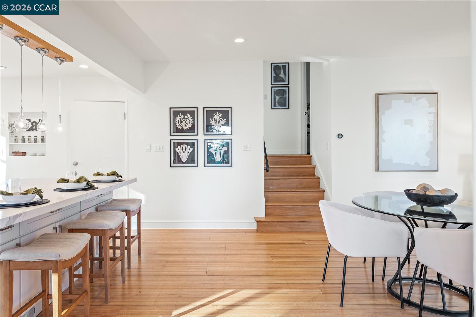 Detail Gallery Image 6 of 43 For 6555 Saroni Dr, Oakland,  CA 94611 - 3 Beds | 2 Baths