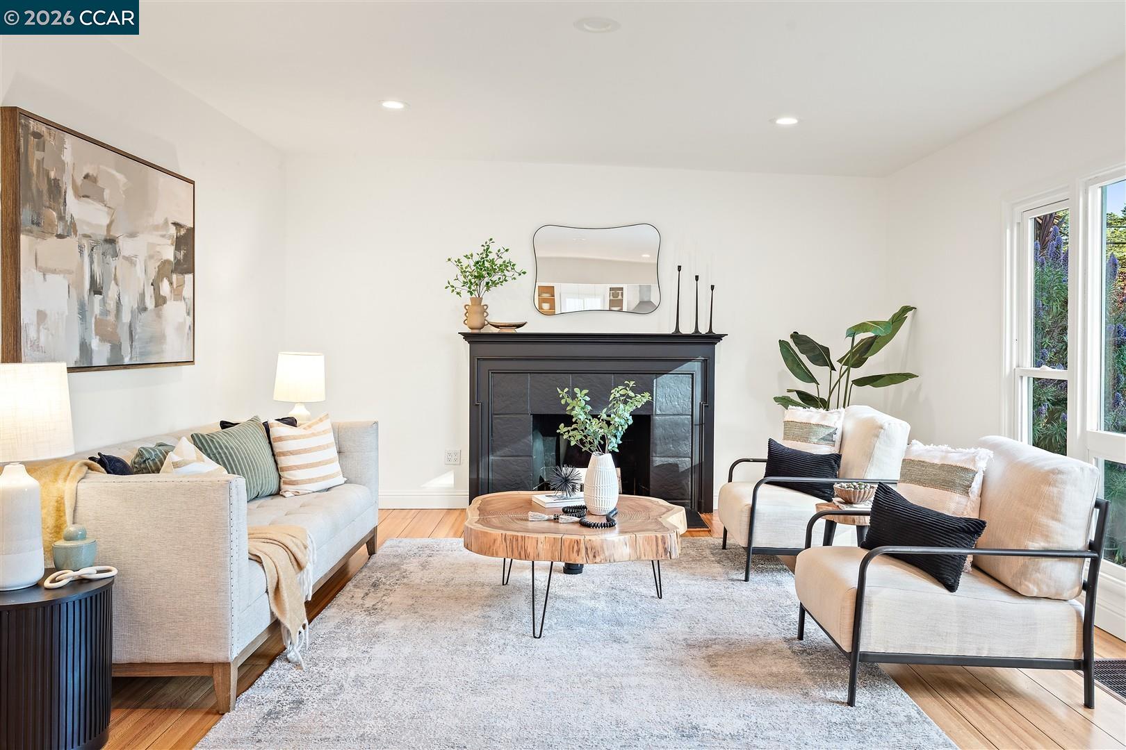 Detail Gallery Image 8 of 43 For 6555 Saroni Dr, Oakland,  CA 94611 - 3 Beds | 2 Baths