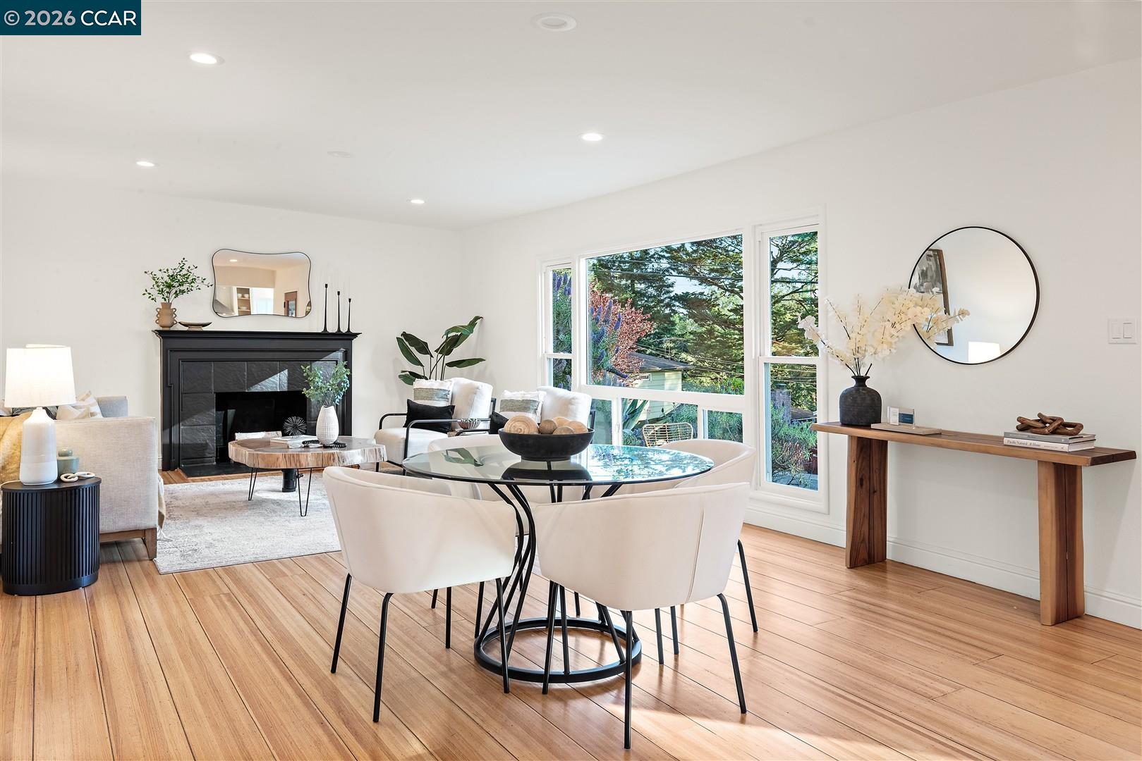 Detail Gallery Image 9 of 43 For 6555 Saroni Dr, Oakland,  CA 94611 - 3 Beds | 2 Baths