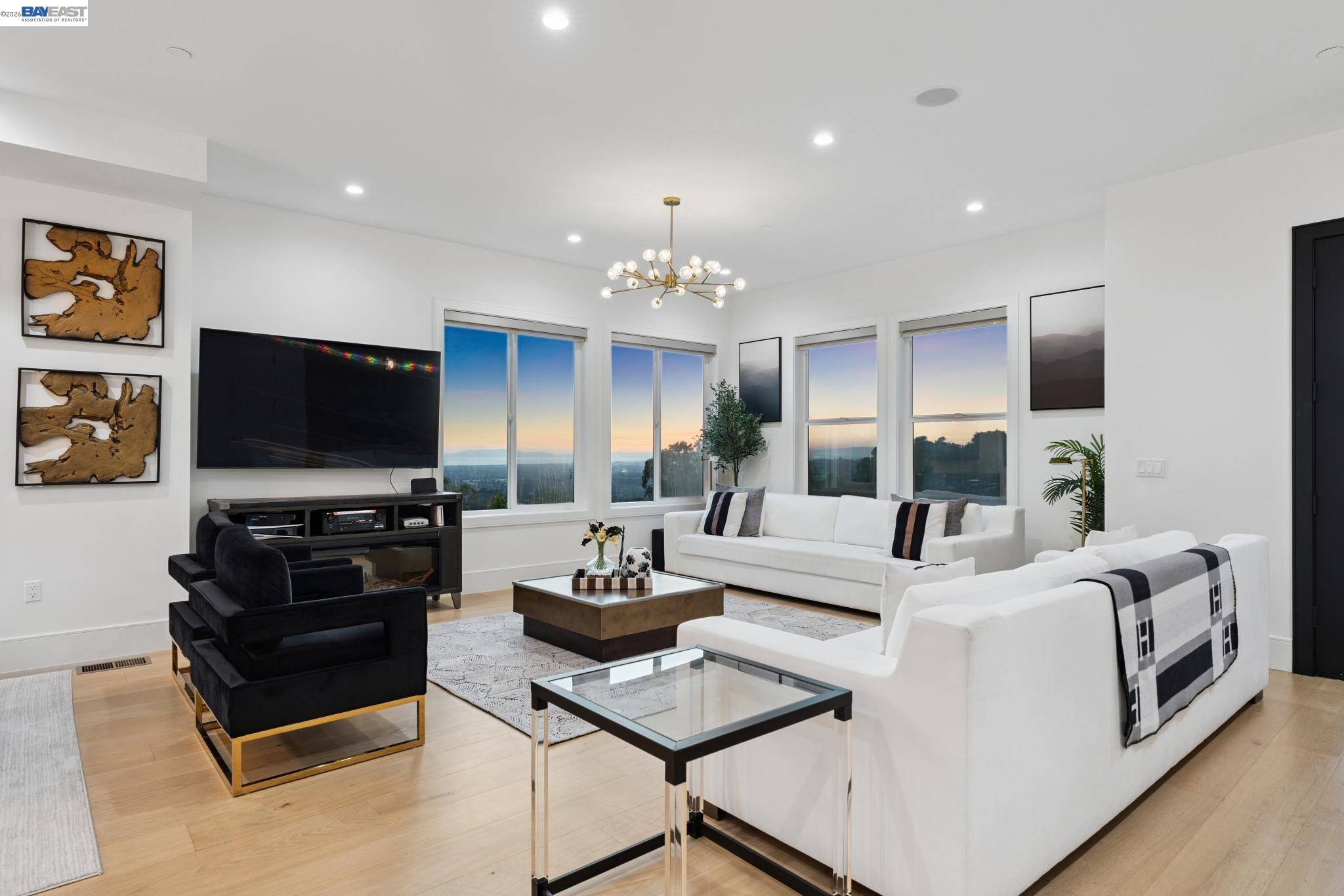 Detail Gallery Image 7 of 60 For 3606 Sarita St, Hayward,  CA 94542 - 4 Beds | 4/1 Baths