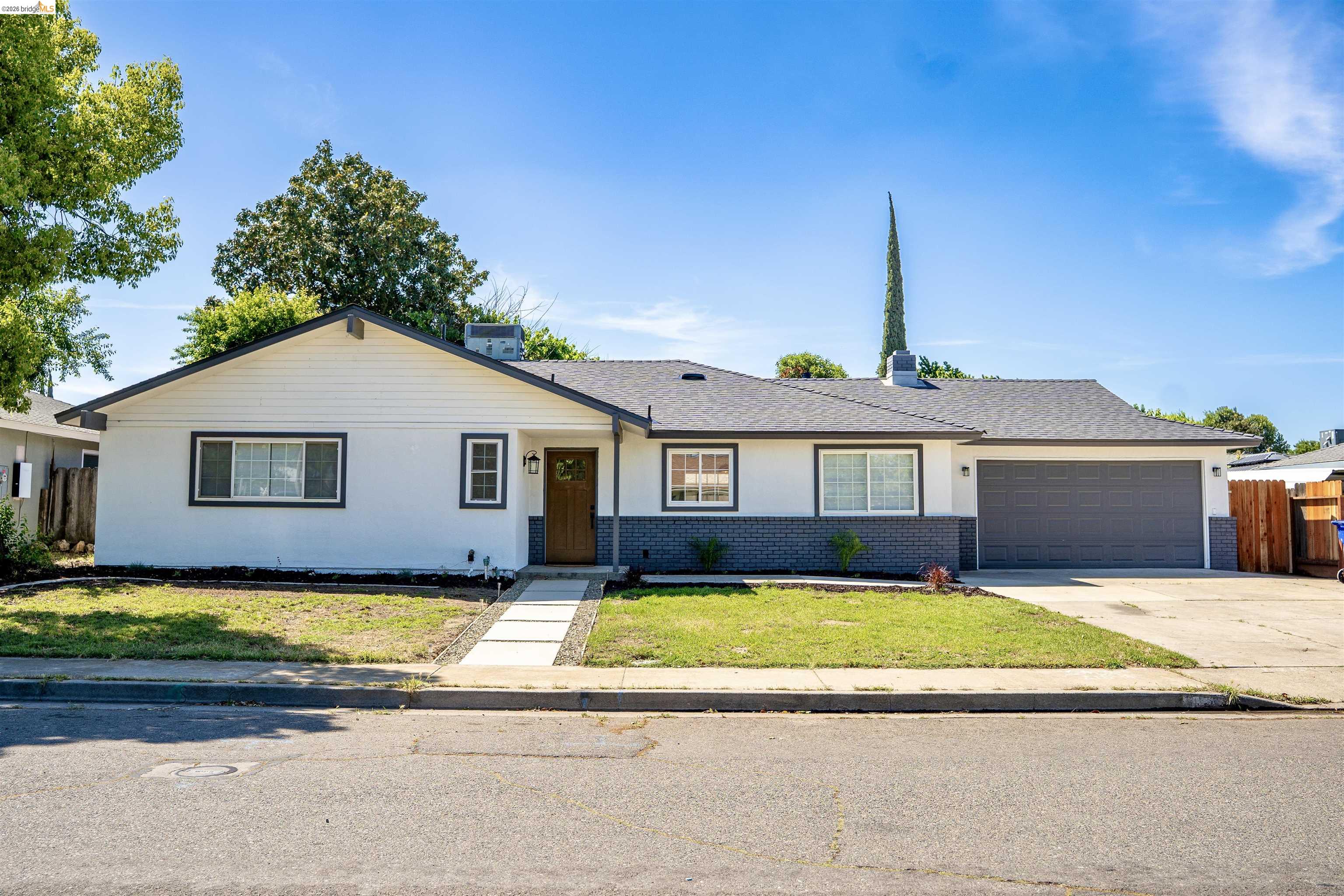 Detail Gallery Image 1 of 32 For 352 Terri Dr, Atwater,  CA 95301 - 3 Beds | 2/1 Baths