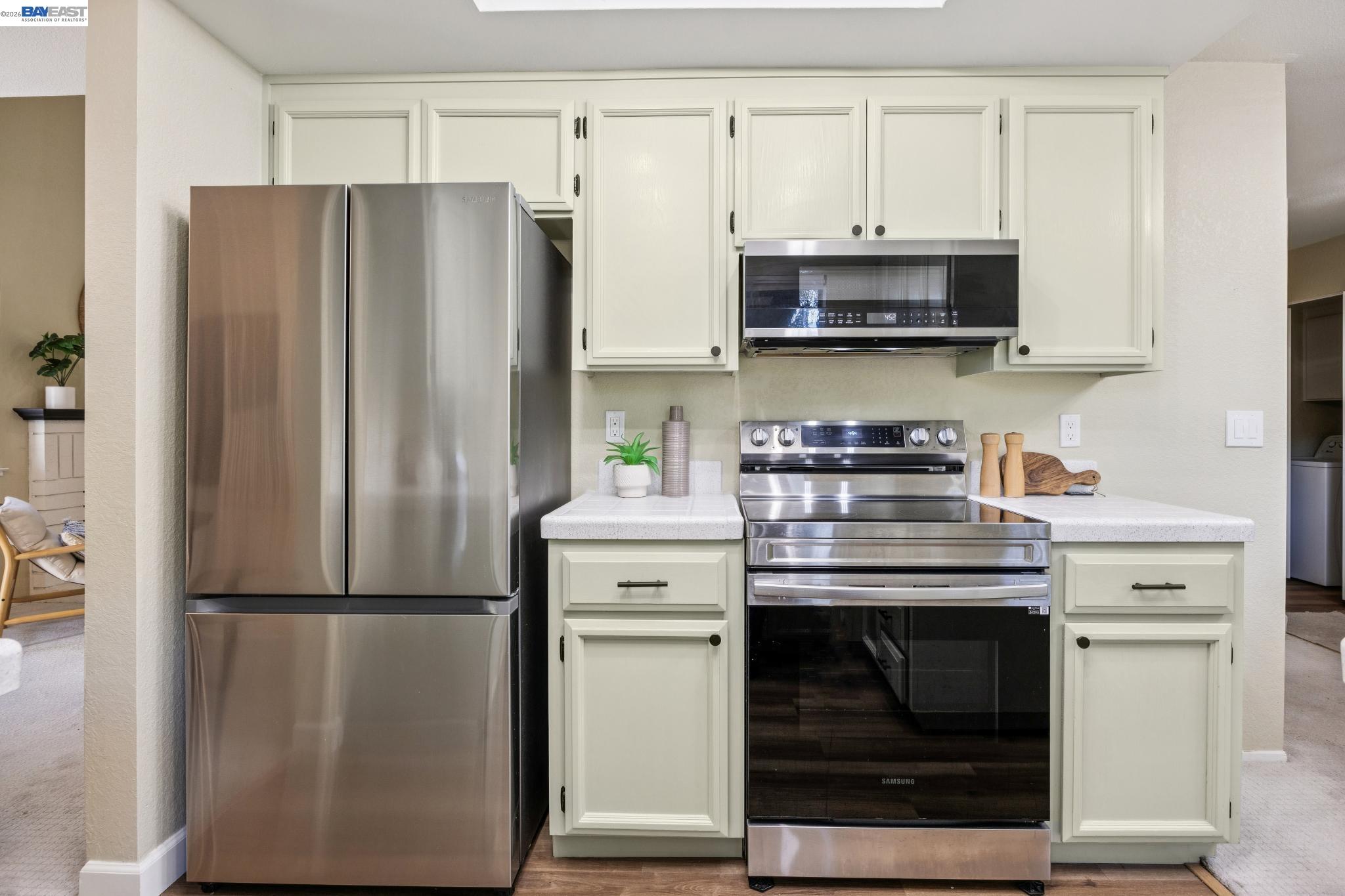 Detail Gallery Image 16 of 45 For 4926 Red Creek Dr, San Jose,  CA 95136 - 3 Beds | 2/1 Baths