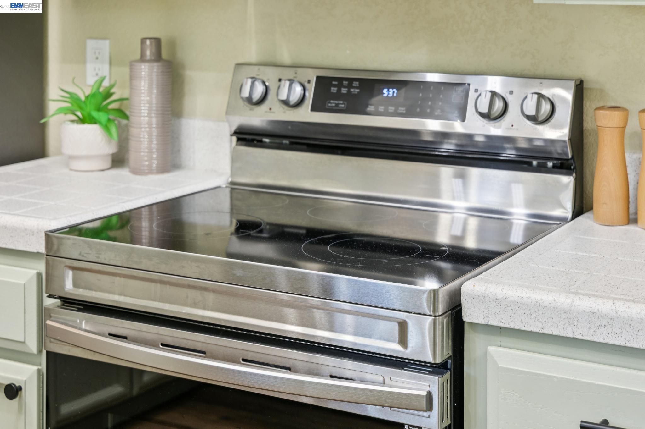 Detail Gallery Image 17 of 45 For 4926 Red Creek Dr, San Jose,  CA 95136 - 3 Beds | 2/1 Baths