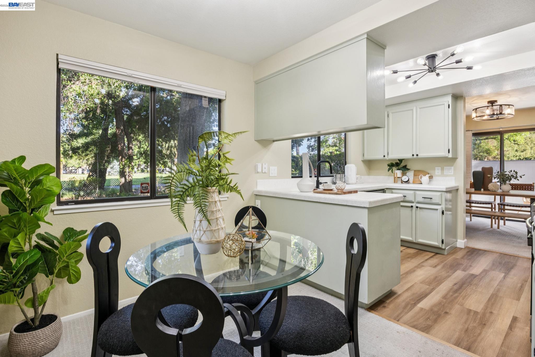 Detail Gallery Image 18 of 45 For 4926 Red Creek Dr, San Jose,  CA 95136 - 3 Beds | 2/1 Baths