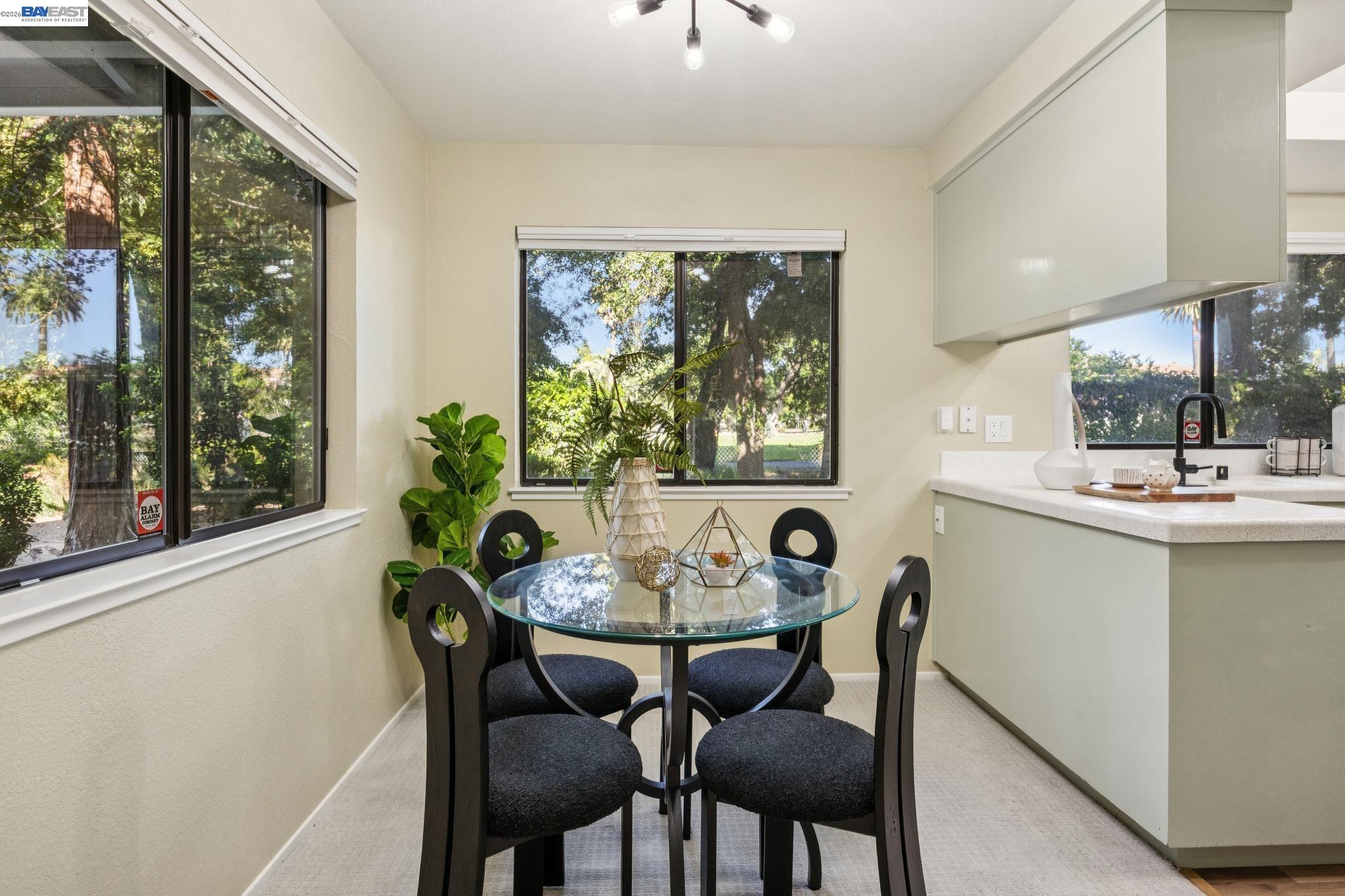 Detail Gallery Image 19 of 45 For 4926 Red Creek Dr, San Jose,  CA 95136 - 3 Beds | 2/1 Baths