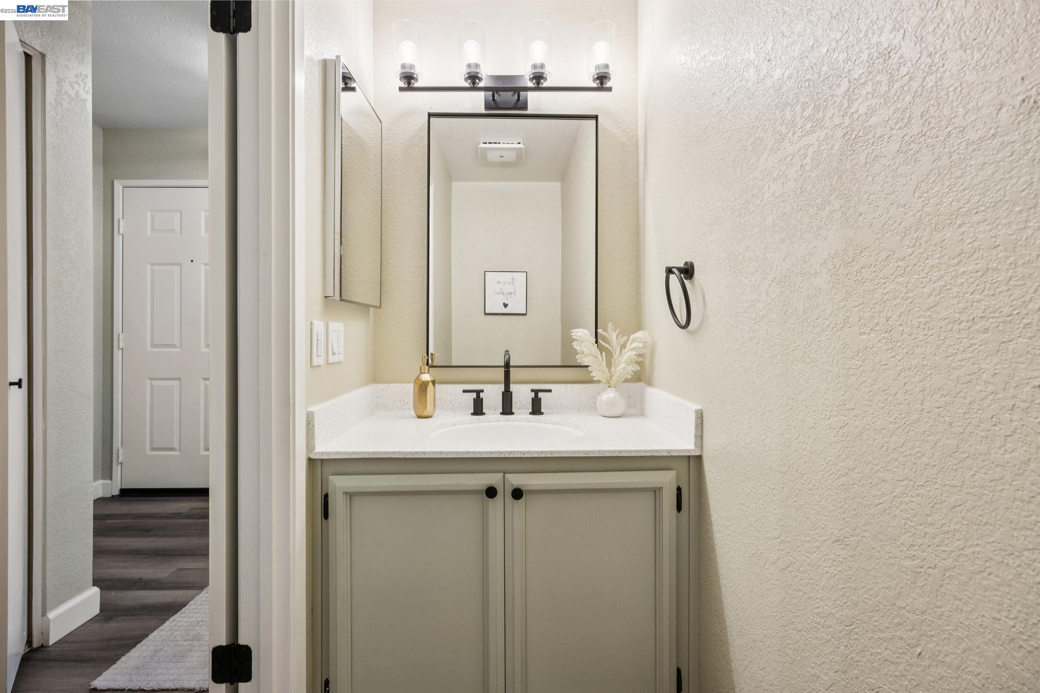 Detail Gallery Image 23 of 45 For 4926 Red Creek Dr, San Jose,  CA 95136 - 3 Beds | 2/1 Baths