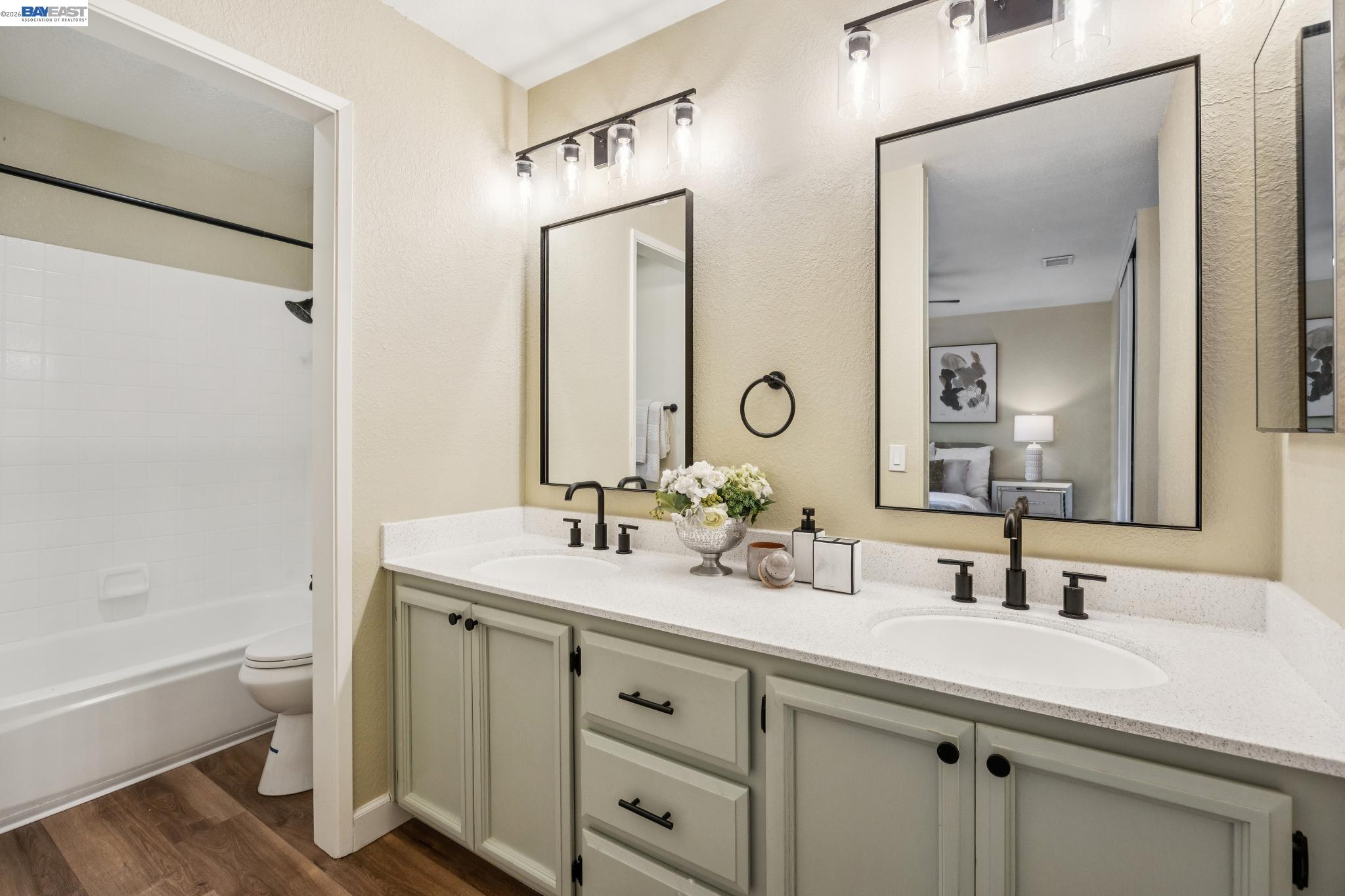 Detail Gallery Image 28 of 45 For 4926 Red Creek Dr, San Jose,  CA 95136 - 3 Beds | 2/1 Baths