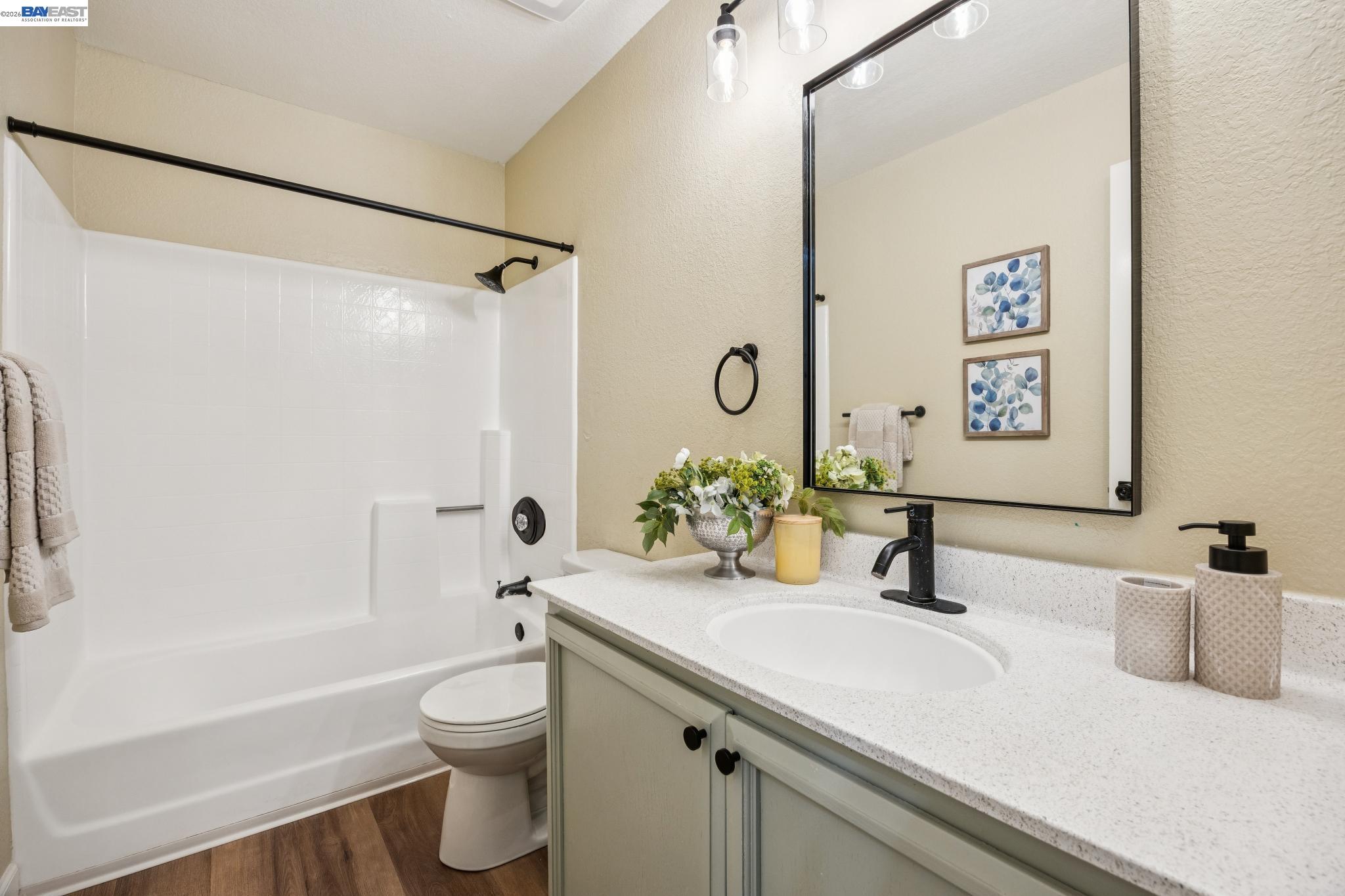 Detail Gallery Image 33 of 45 For 4926 Red Creek Dr, San Jose,  CA 95136 - 3 Beds | 2/1 Baths