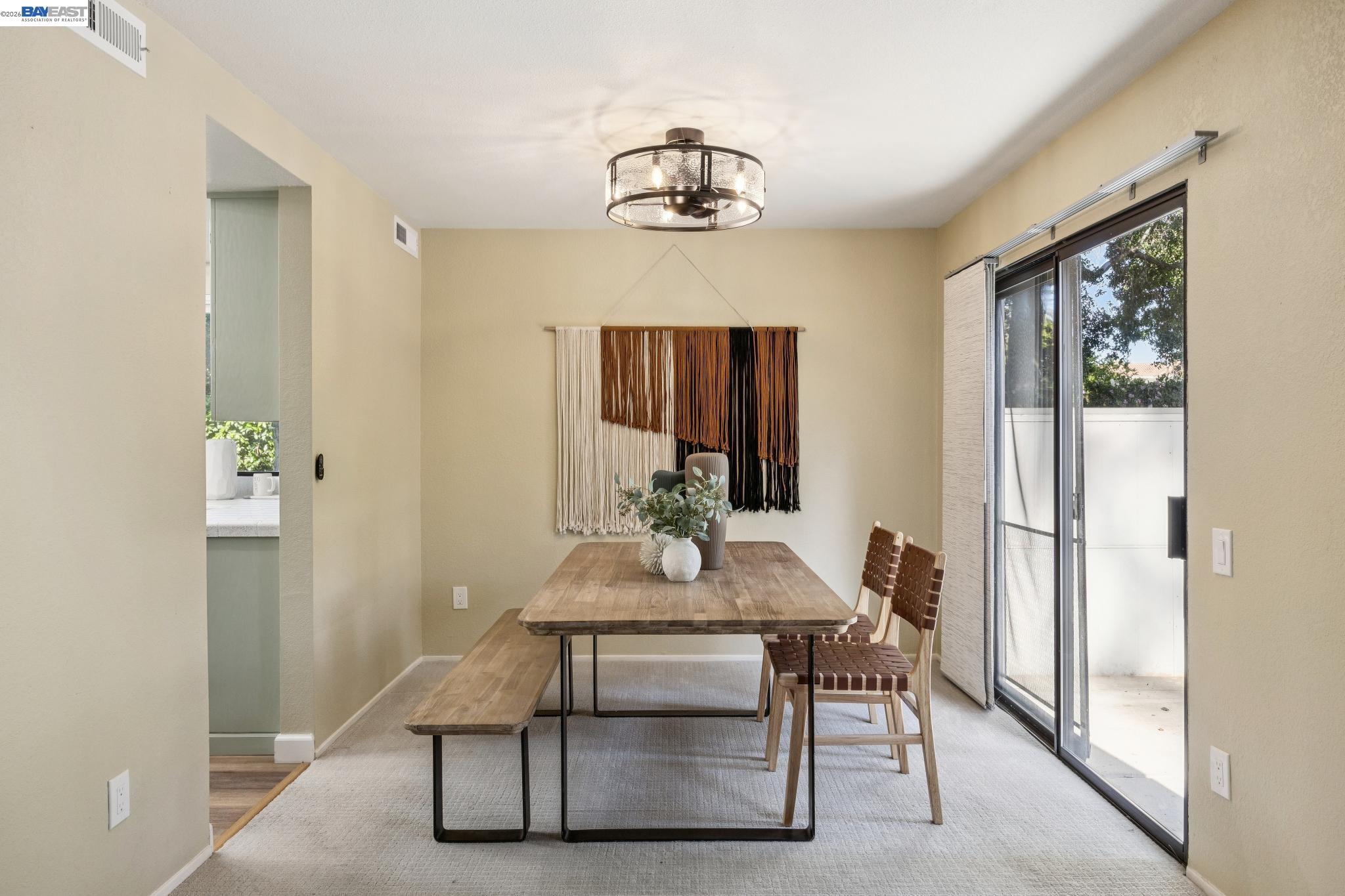 Detail Gallery Image 8 of 45 For 4926 Red Creek Dr, San Jose,  CA 95136 - 3 Beds | 2/1 Baths