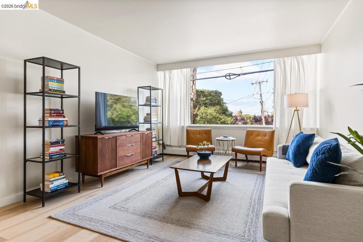 Photo #2: 41131329 Listing: Photo #2