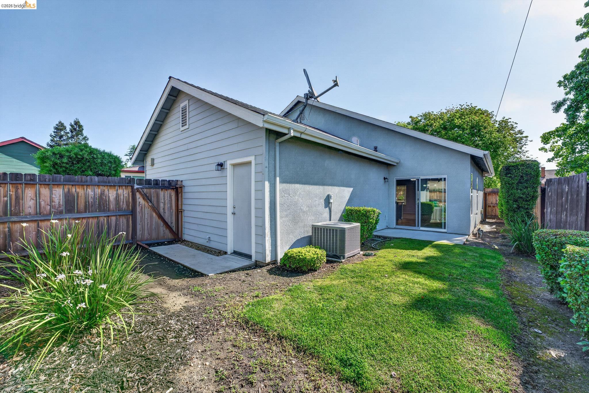 Detail Gallery Image 15 of 16 For 813 S School St, Lodi,  CA 95240 - 3 Beds | 2 Baths