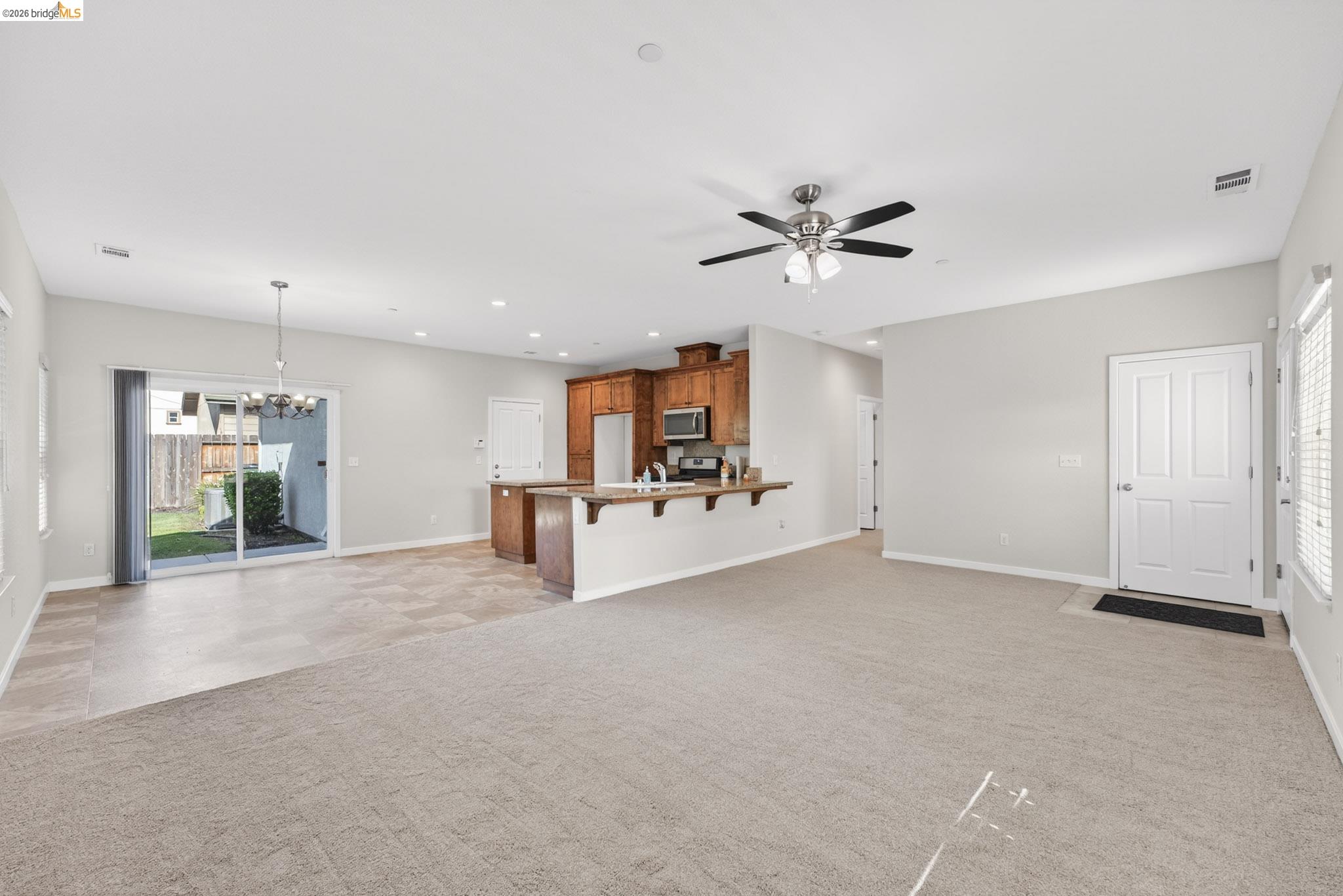 Detail Gallery Image 5 of 16 For 813 S School St, Lodi,  CA 95240 - 3 Beds | 2 Baths