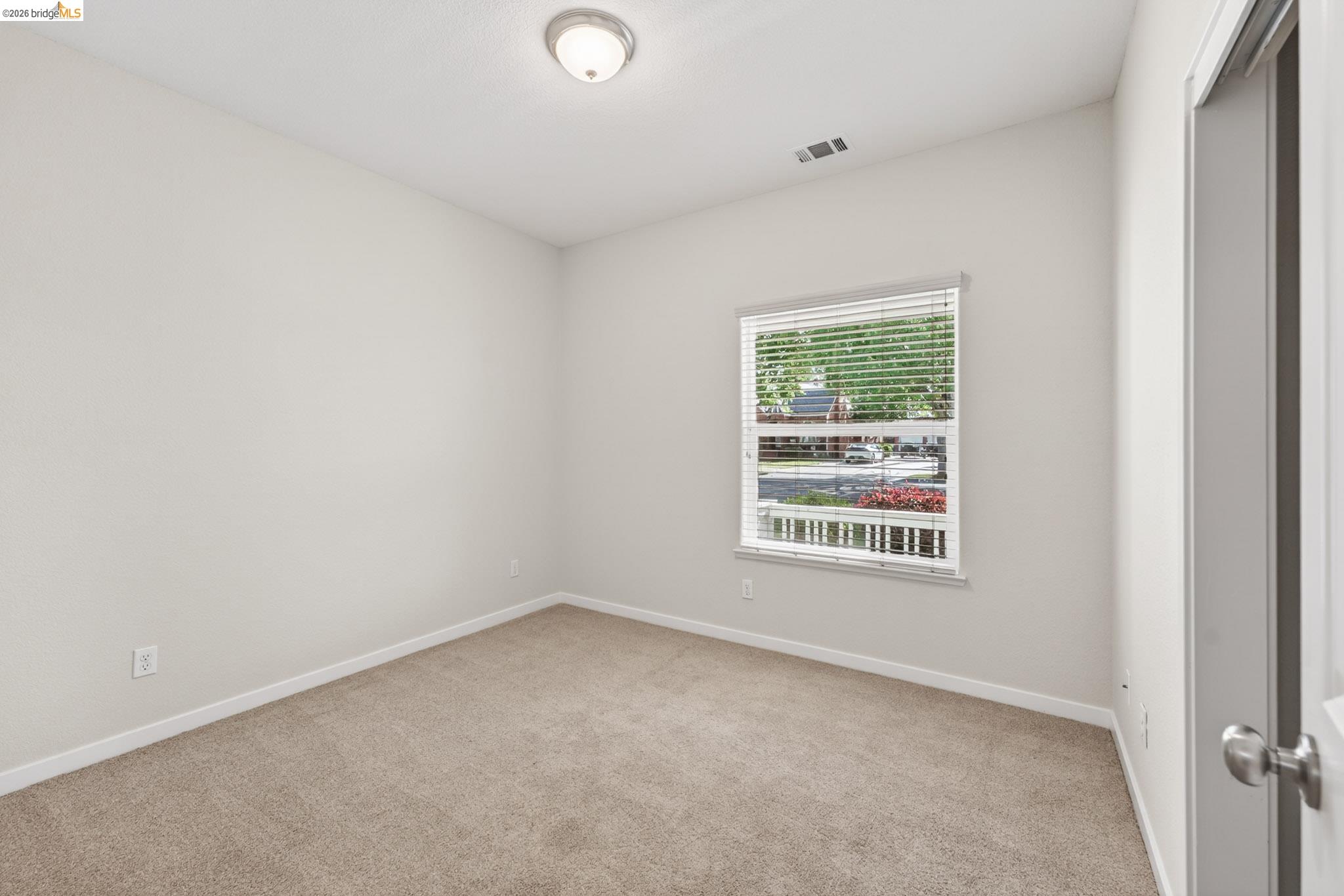 Detail Gallery Image 8 of 16 For 813 S School St, Lodi,  CA 95240 - 3 Beds | 2 Baths