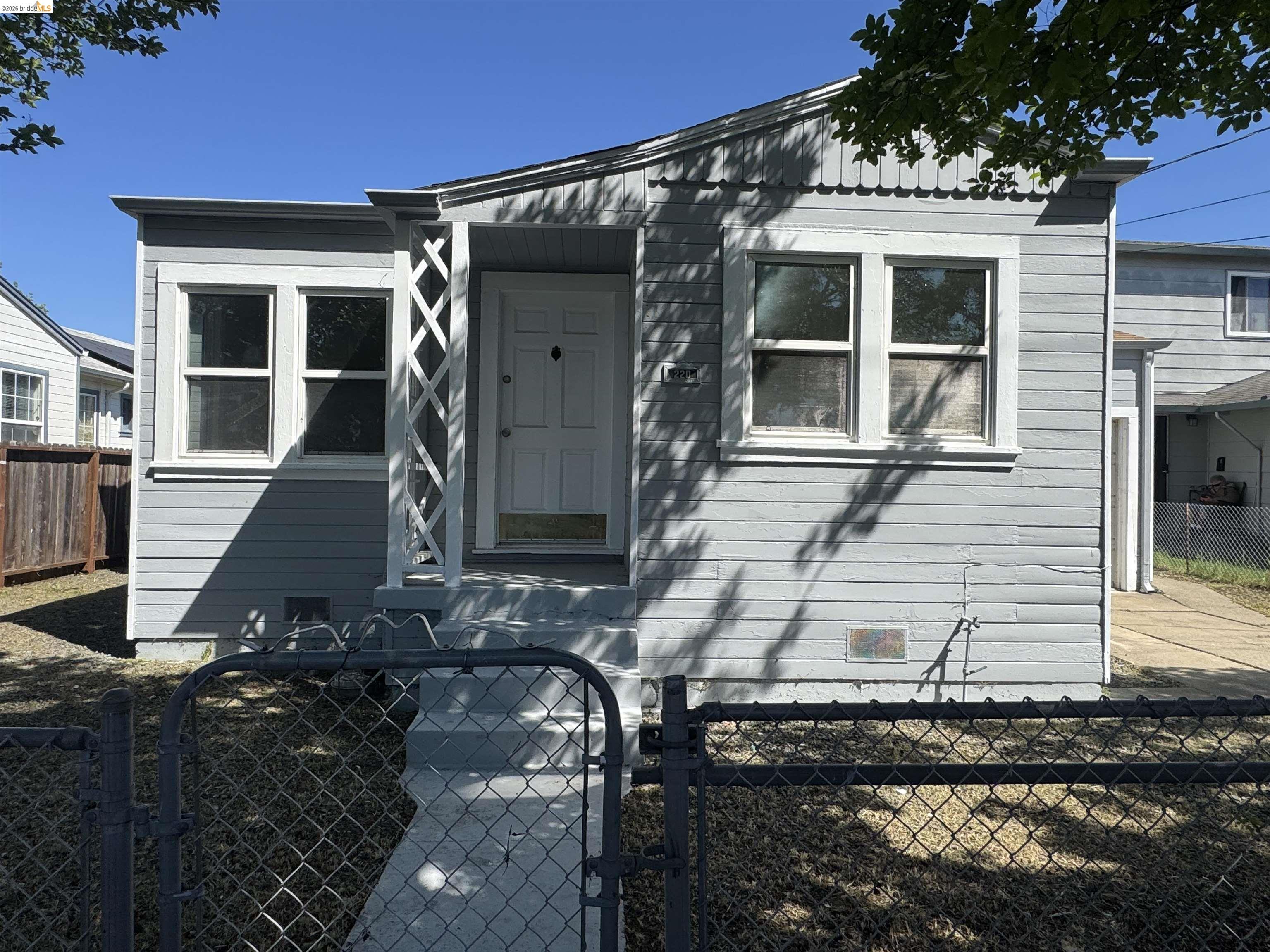 Detail Gallery Image 4 of 21 For 220 13th St, Vallejo,  CA 94590 - 2 Beds | 1 Baths