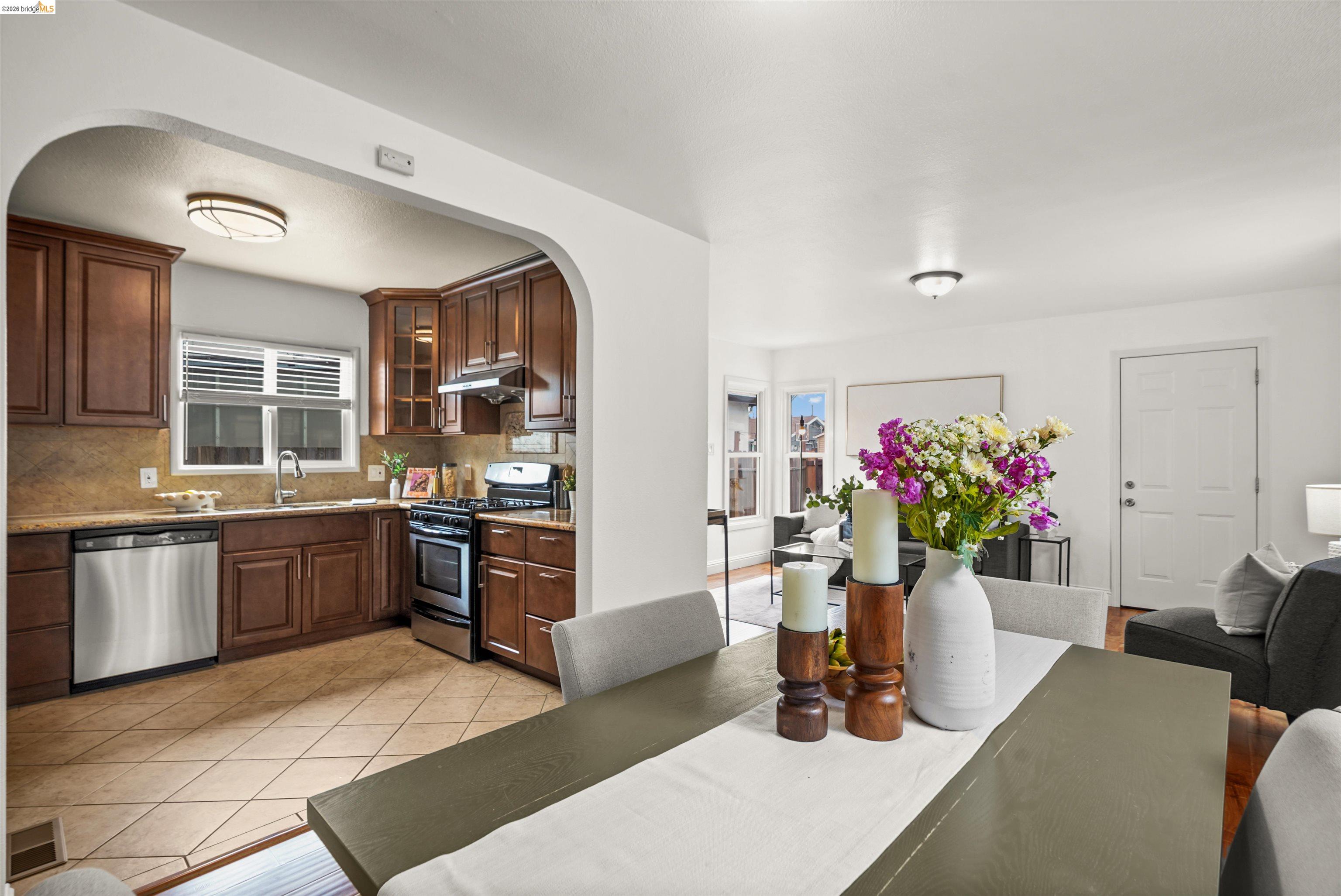 Detail Gallery Image 12 of 39 For 2339 Mcbryde Ave, Richmond,  CA 94804 - 2 Beds | 1 Baths